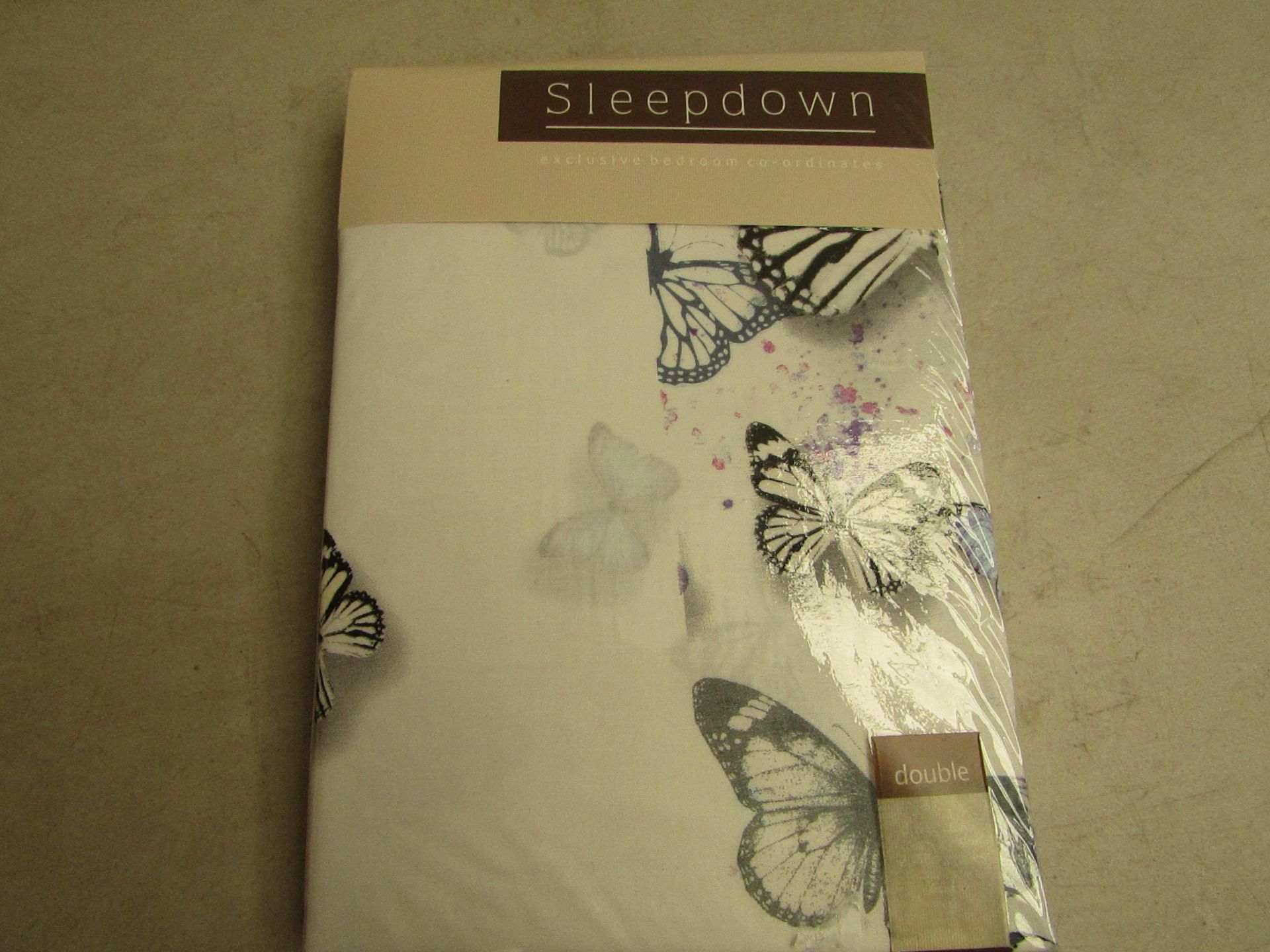 Sleepdown double duvet cover with 2x pillowcases, brand new and packaged. Please see picture for