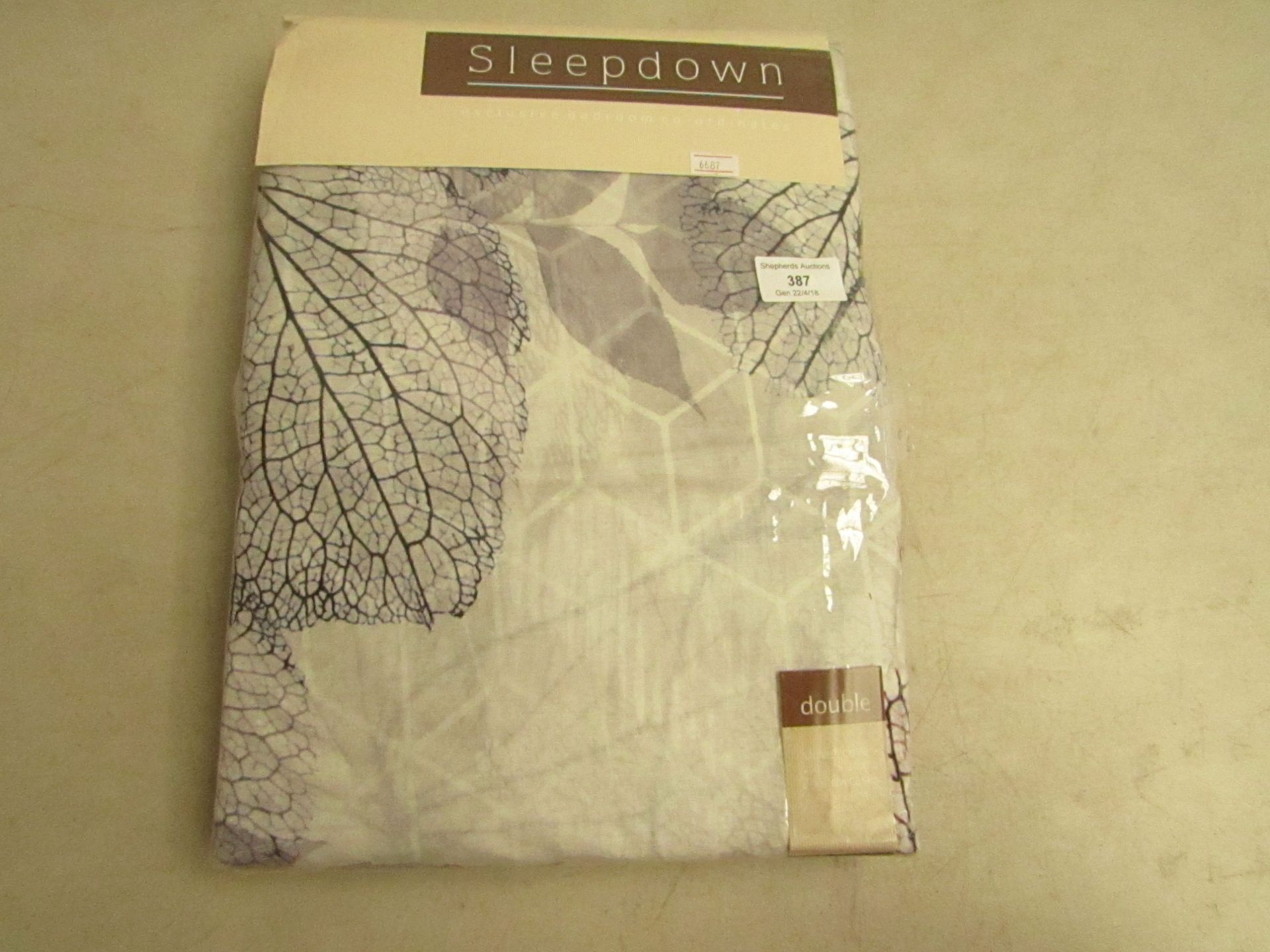 Sleepdown double duvet cover with 2x pillowcases, brand new and packaged. Please see picture for