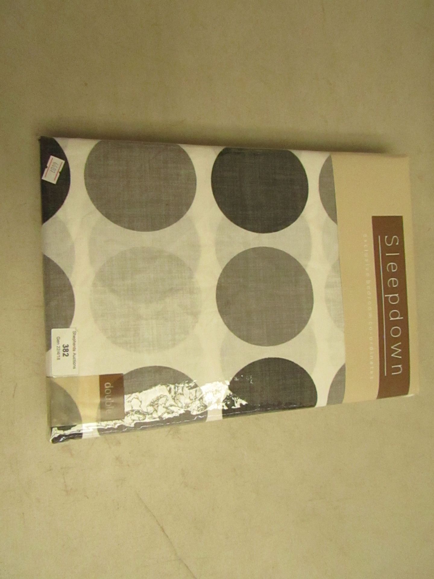 Sleepdown double duvet cover with 2x pillowcases, brand new and packaged. Please see picture for