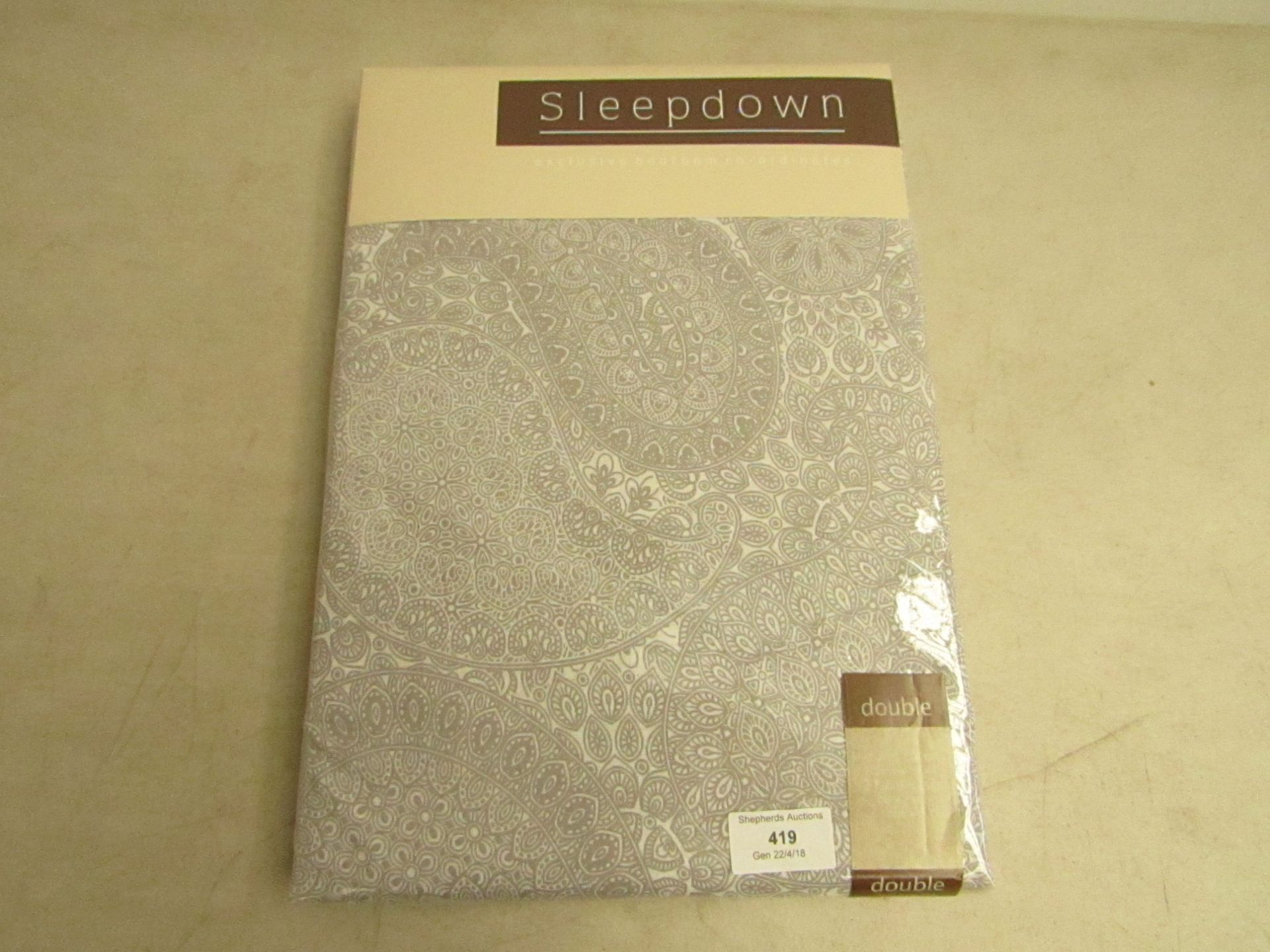 Sleepdown double duvet cover with 2x pillowcases, brand new and packaged. Please see picture for