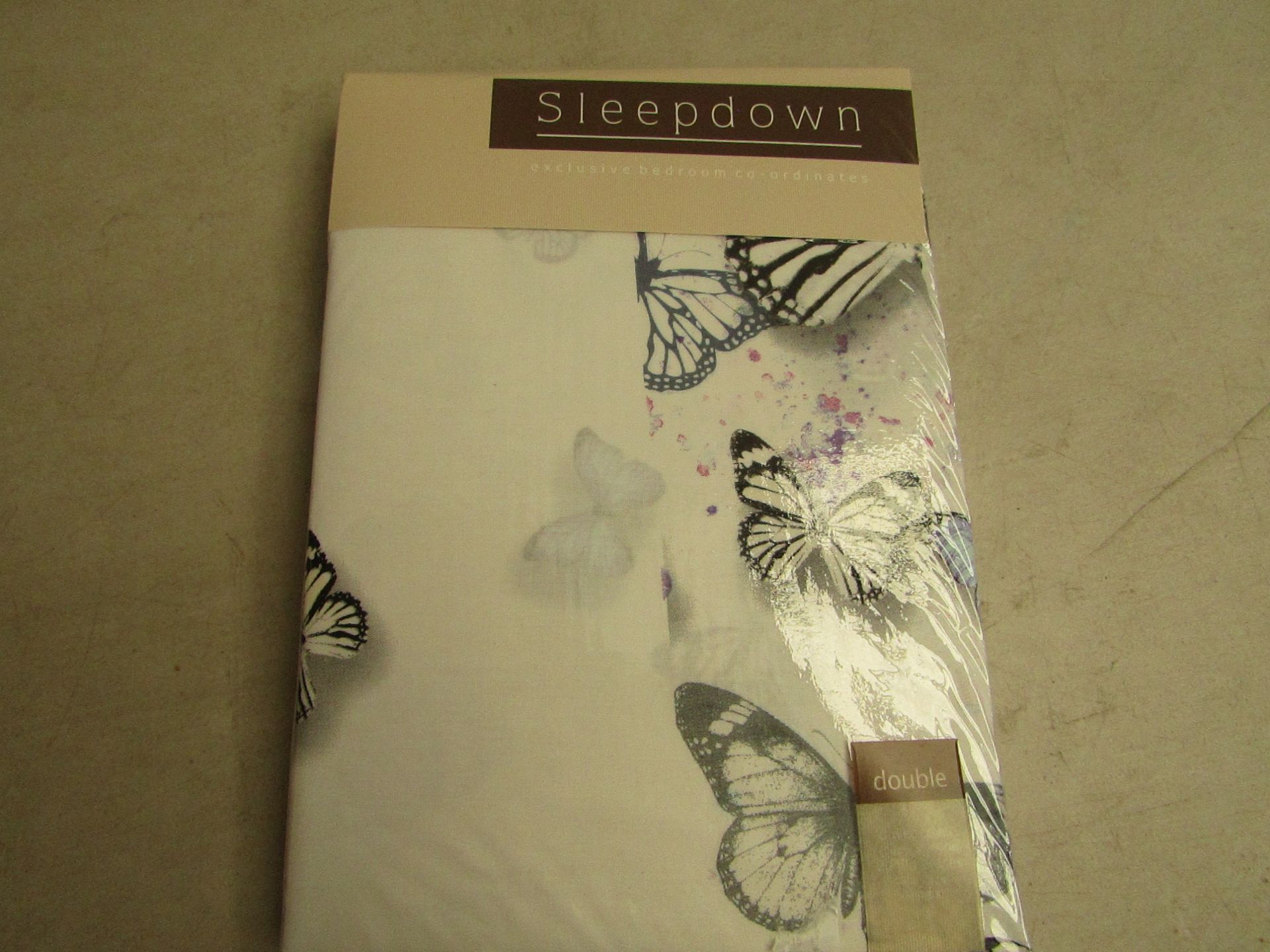 Sleepdown double duvet cover with 2x pillowcases, brand new and packaged. Please see picture for