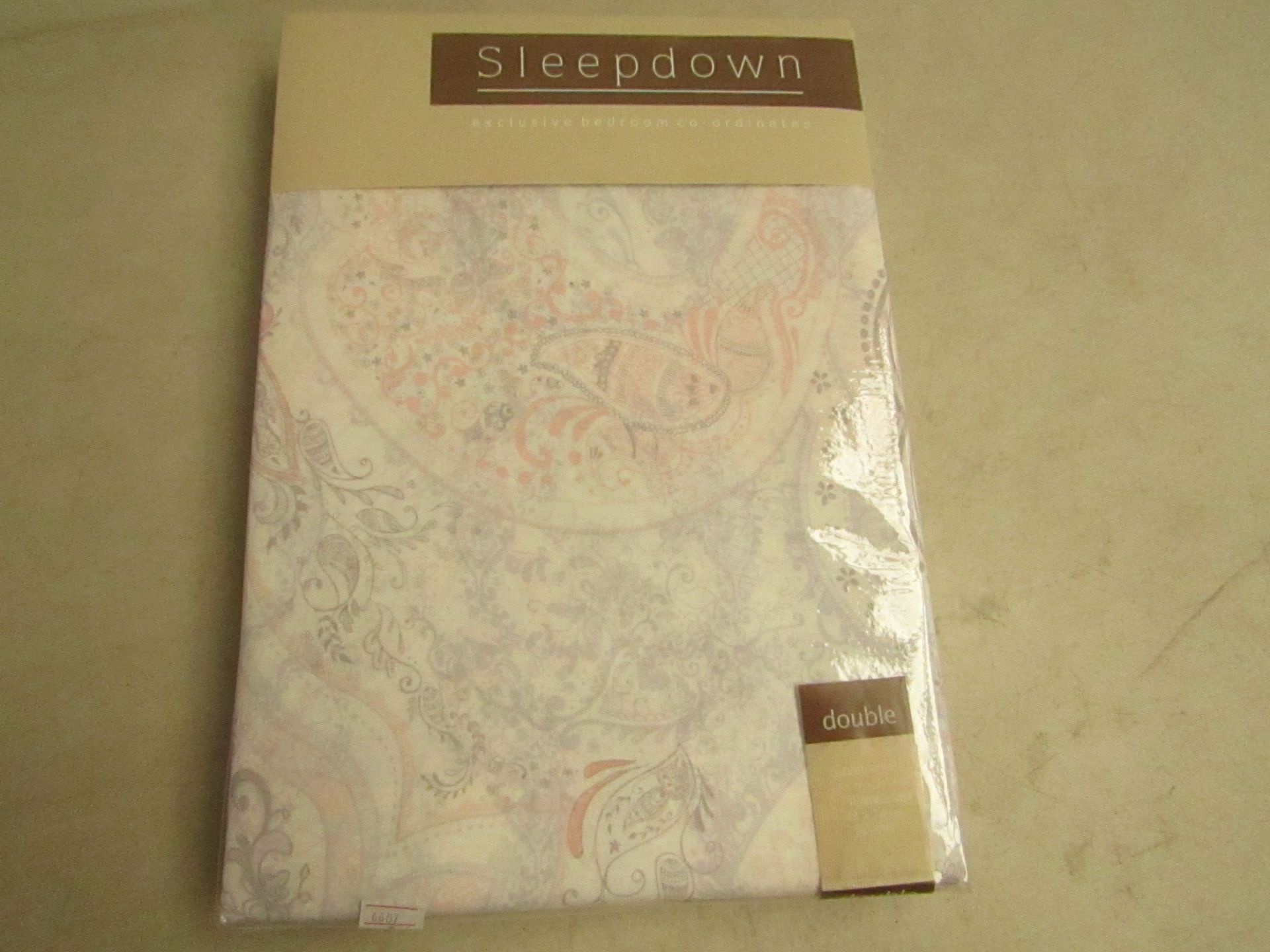 Sleepdown double duvet cover with 2x pillowcases, brand new and packaged. Please see picture for