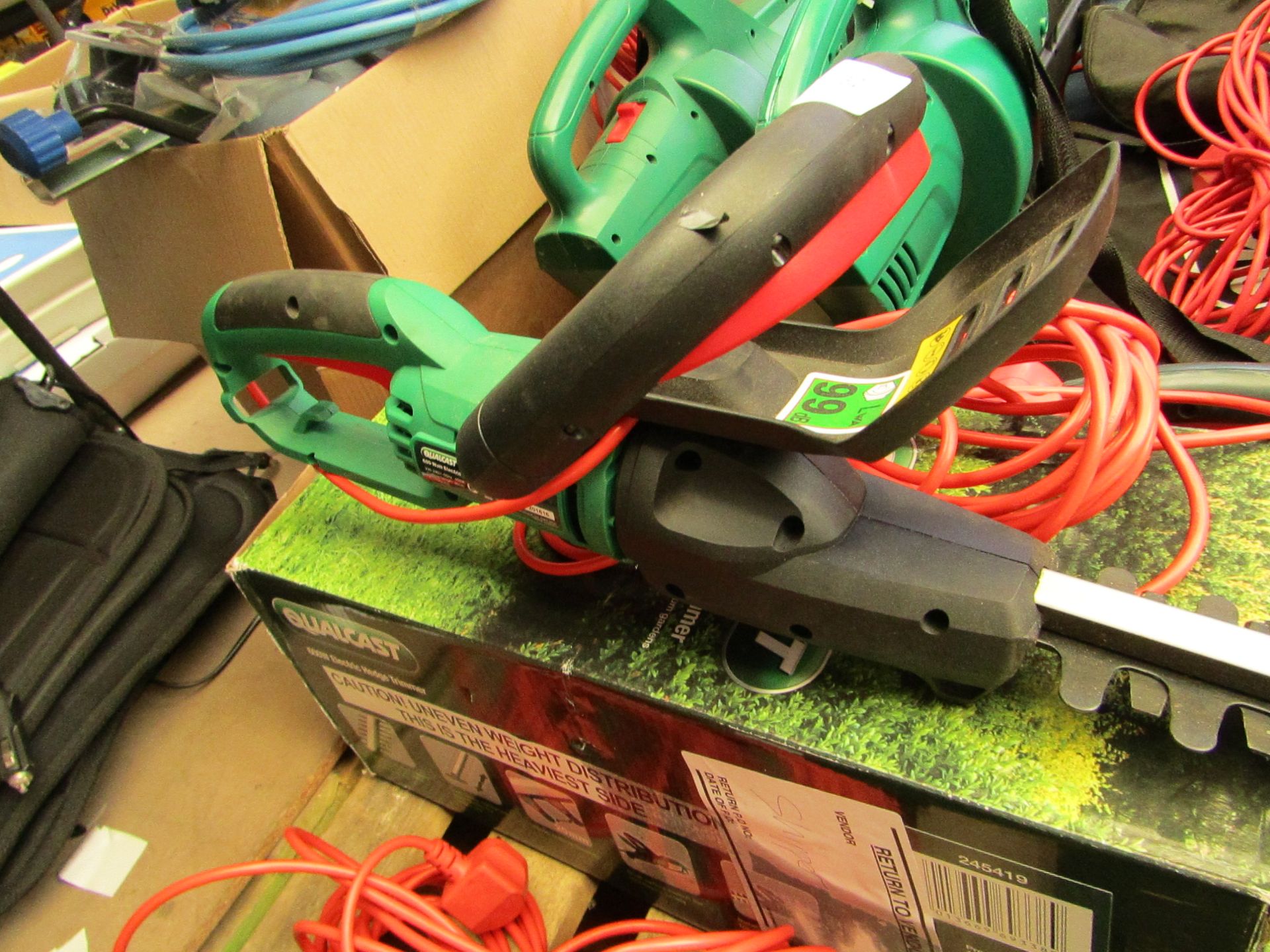 Qualcast 600w garden hedge trimmer, tested working and boxed