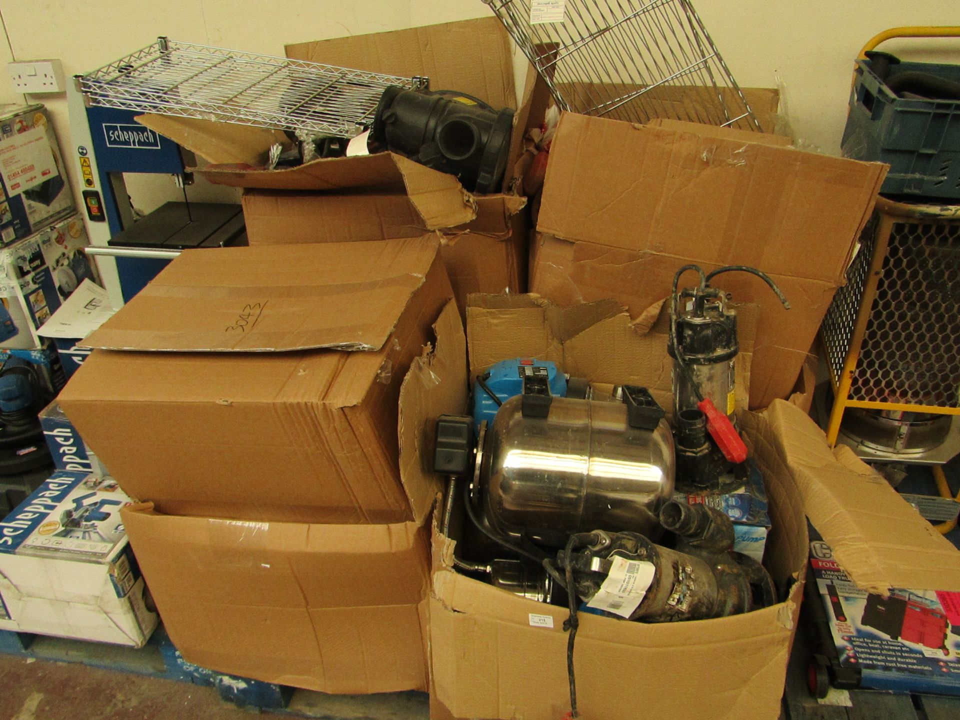 7x boxes (35x items in total) of Clarke water pumps, each pump circa RRP is £60+ Please note; this