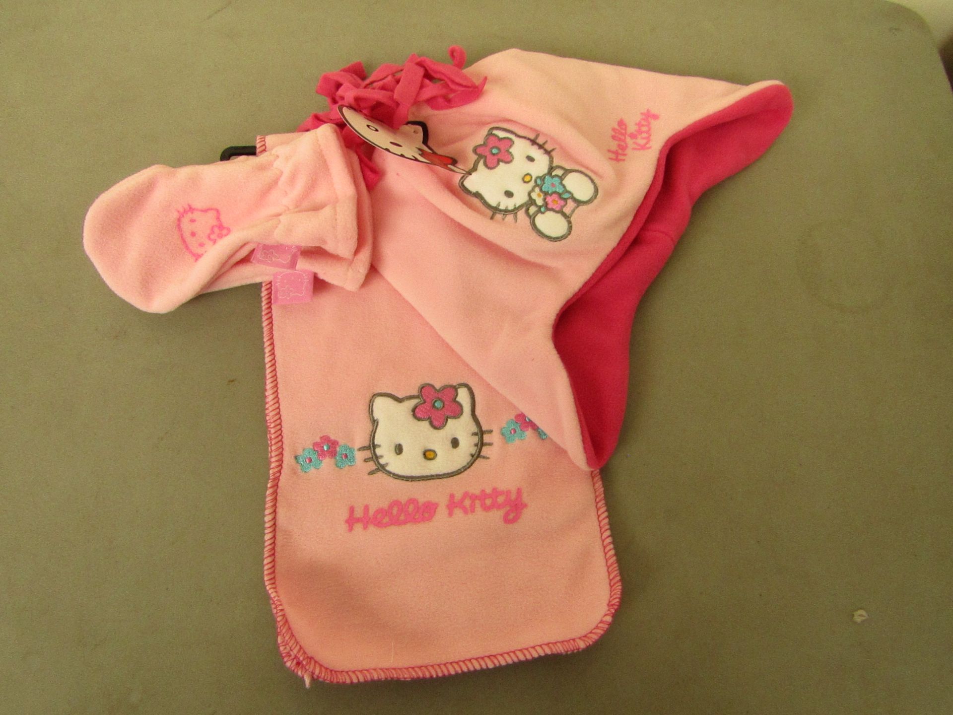 10 X Hello Kitty hat scarf  & mitten set aged 2-4 yrs all new in packaging