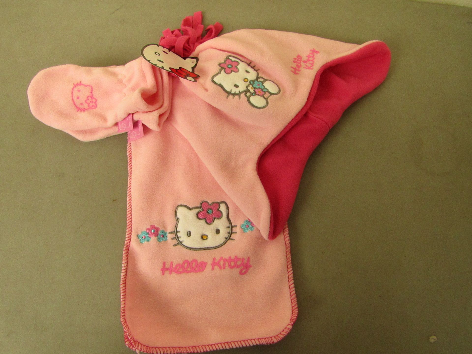 10 X Hello Kitty hat scarf  & mitten set aged 2-4 yrs all new in packaging