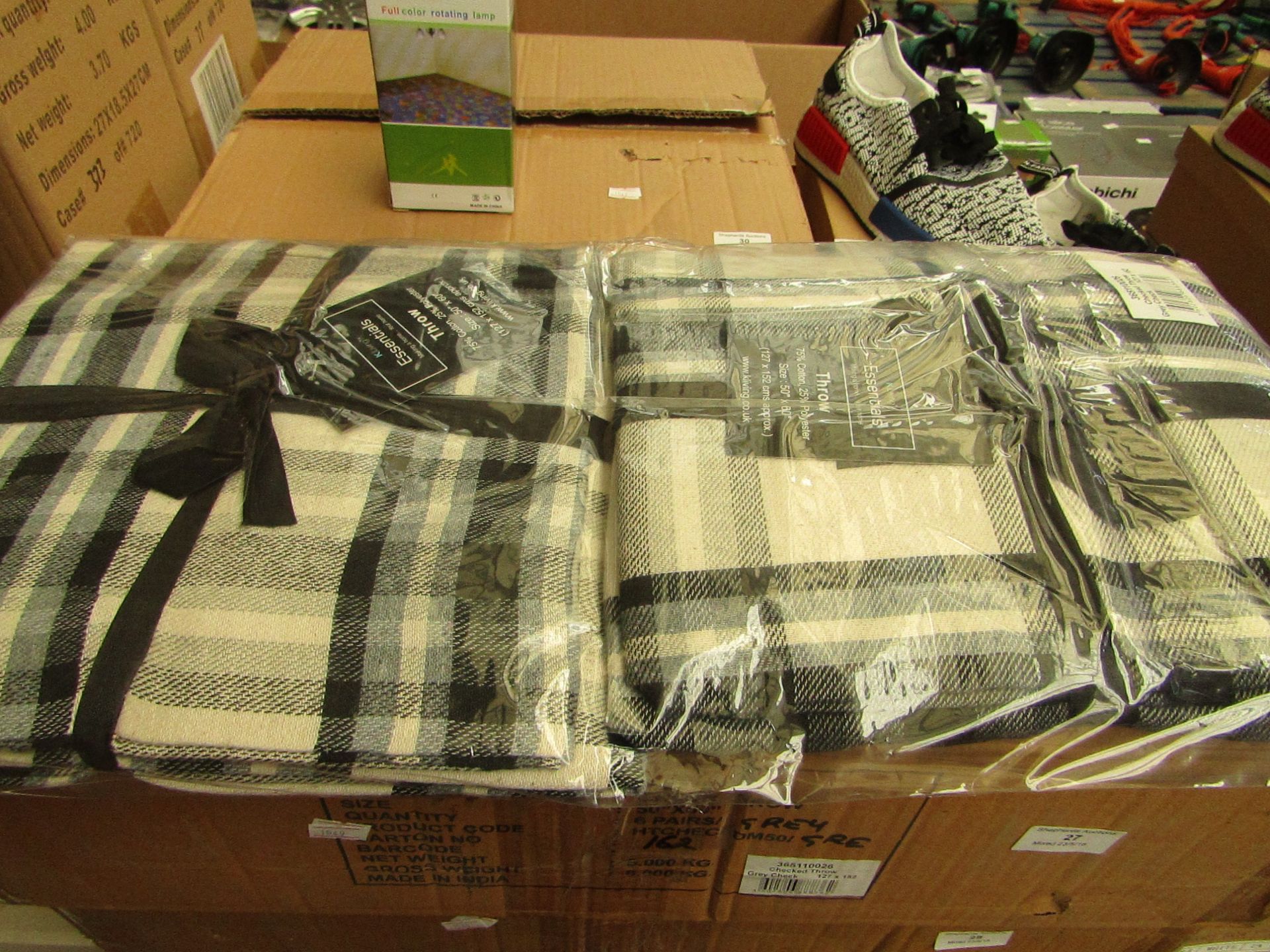 6x Checkered throws, all new and packaged.