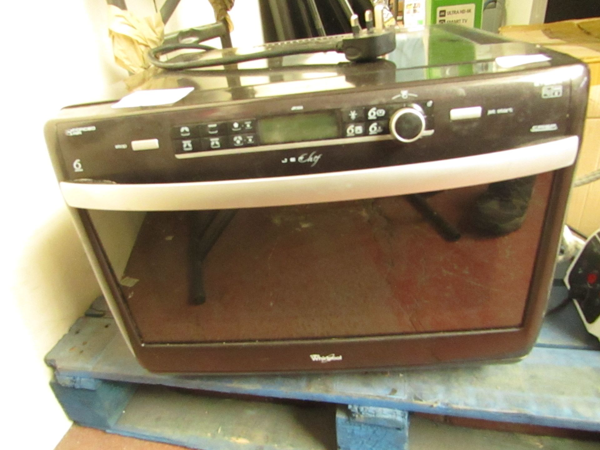 Whirlpool 1000w steam microwave, tested working but has a dent and in used condition.