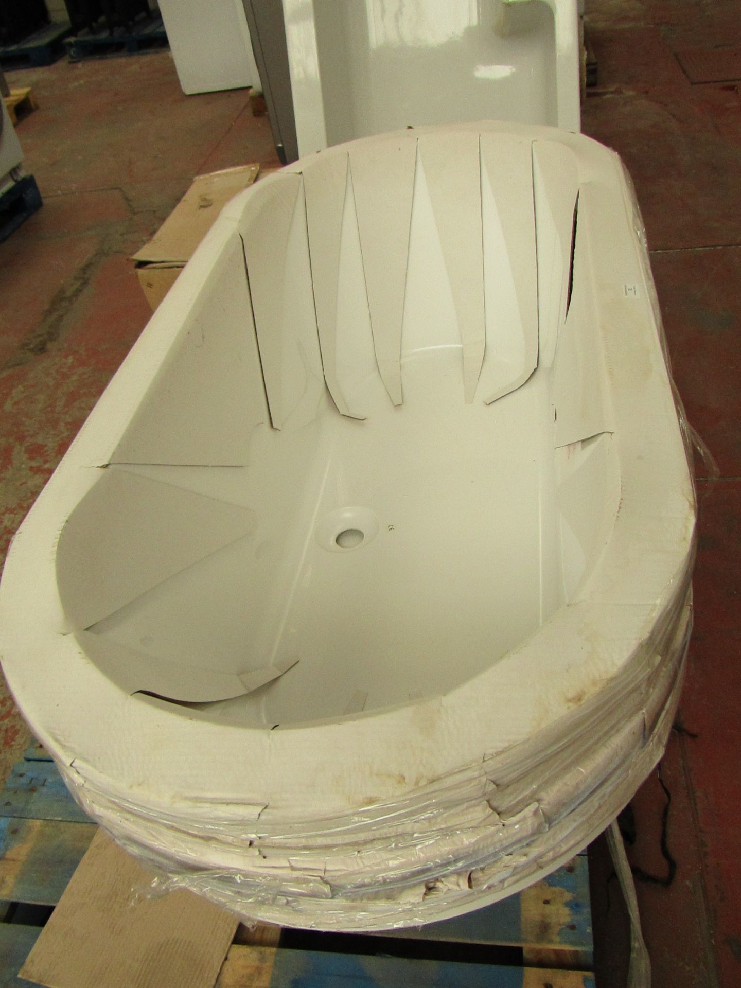 1560mm Oval inset bath