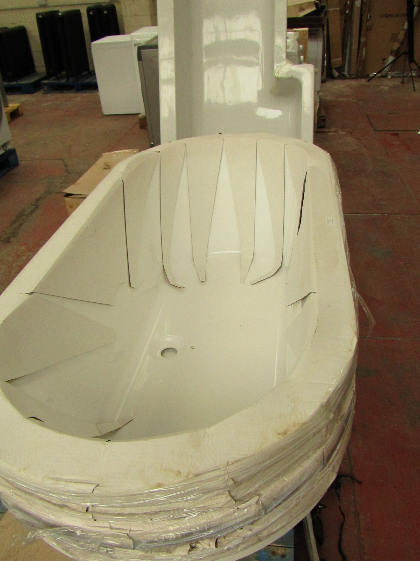 1560mm Oval inset bath