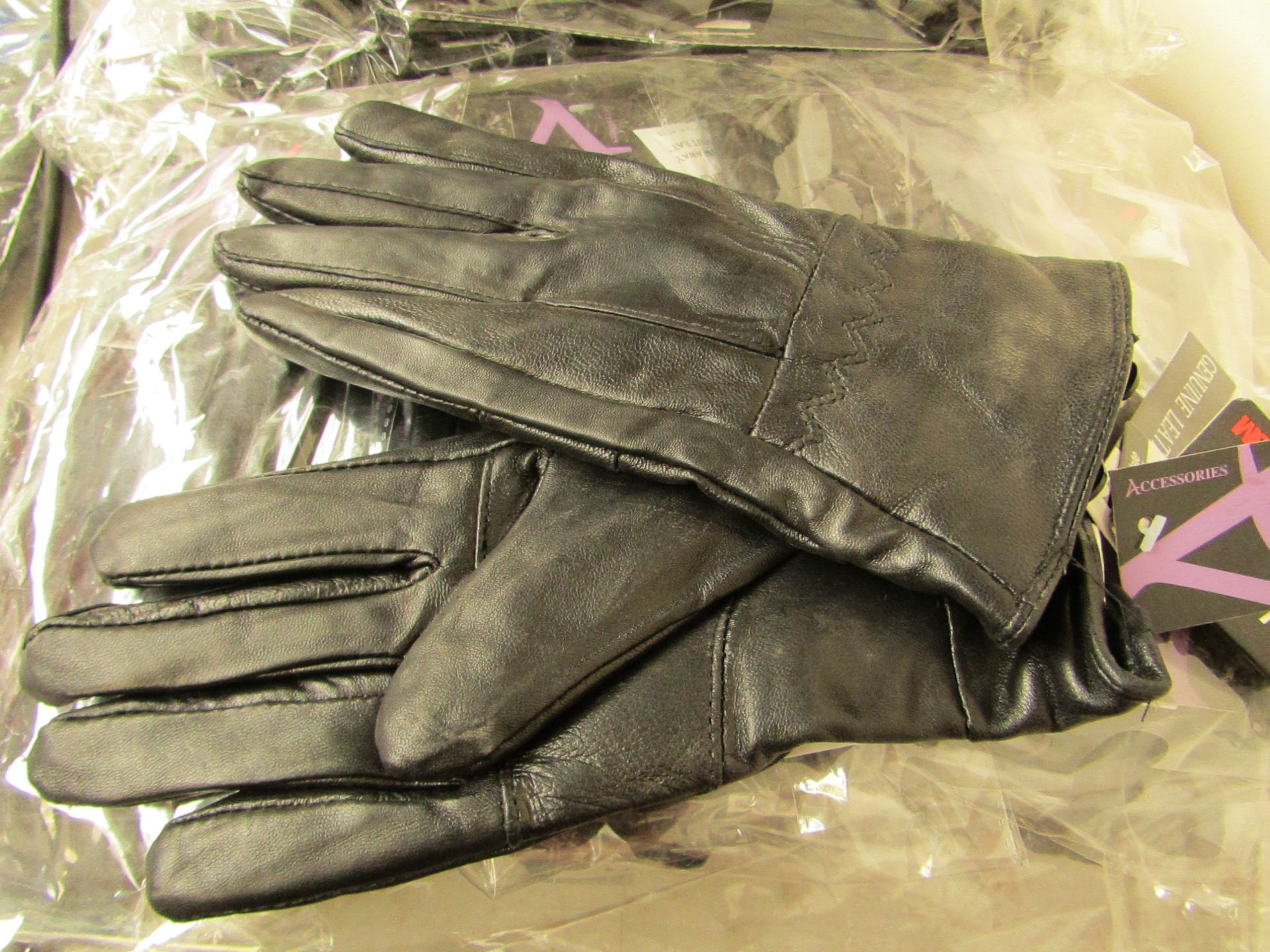PK 0f 12 Ladies black Leather thinsulate 40 gram gloves one size fits most new in packaging