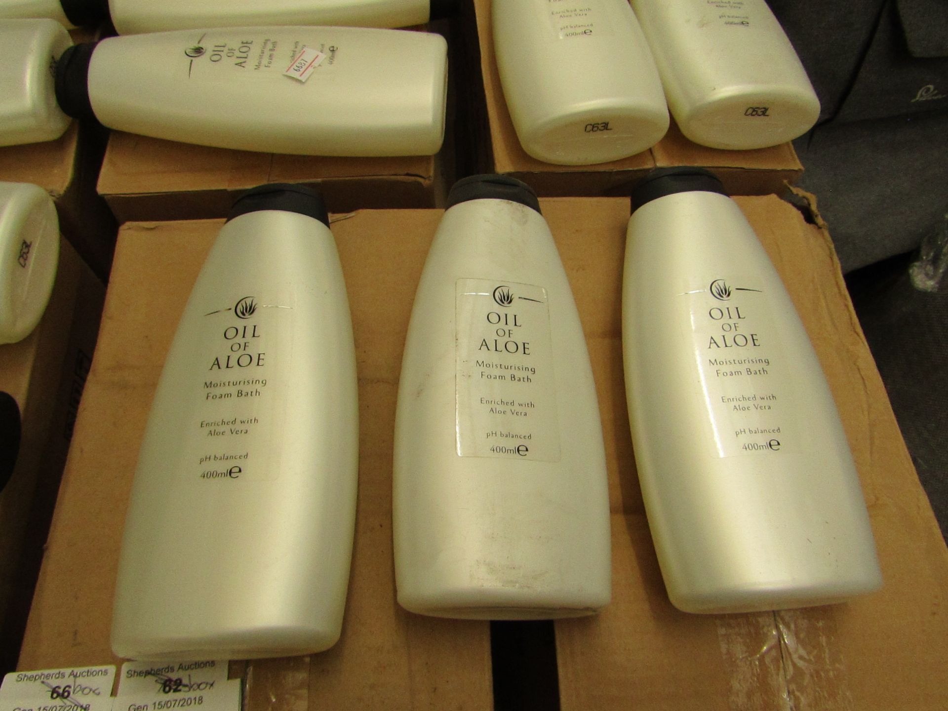 5x Boxes of 12 (60 total) Oil of Aloe moisturising foam bath, pH balanced, 400ml, new.