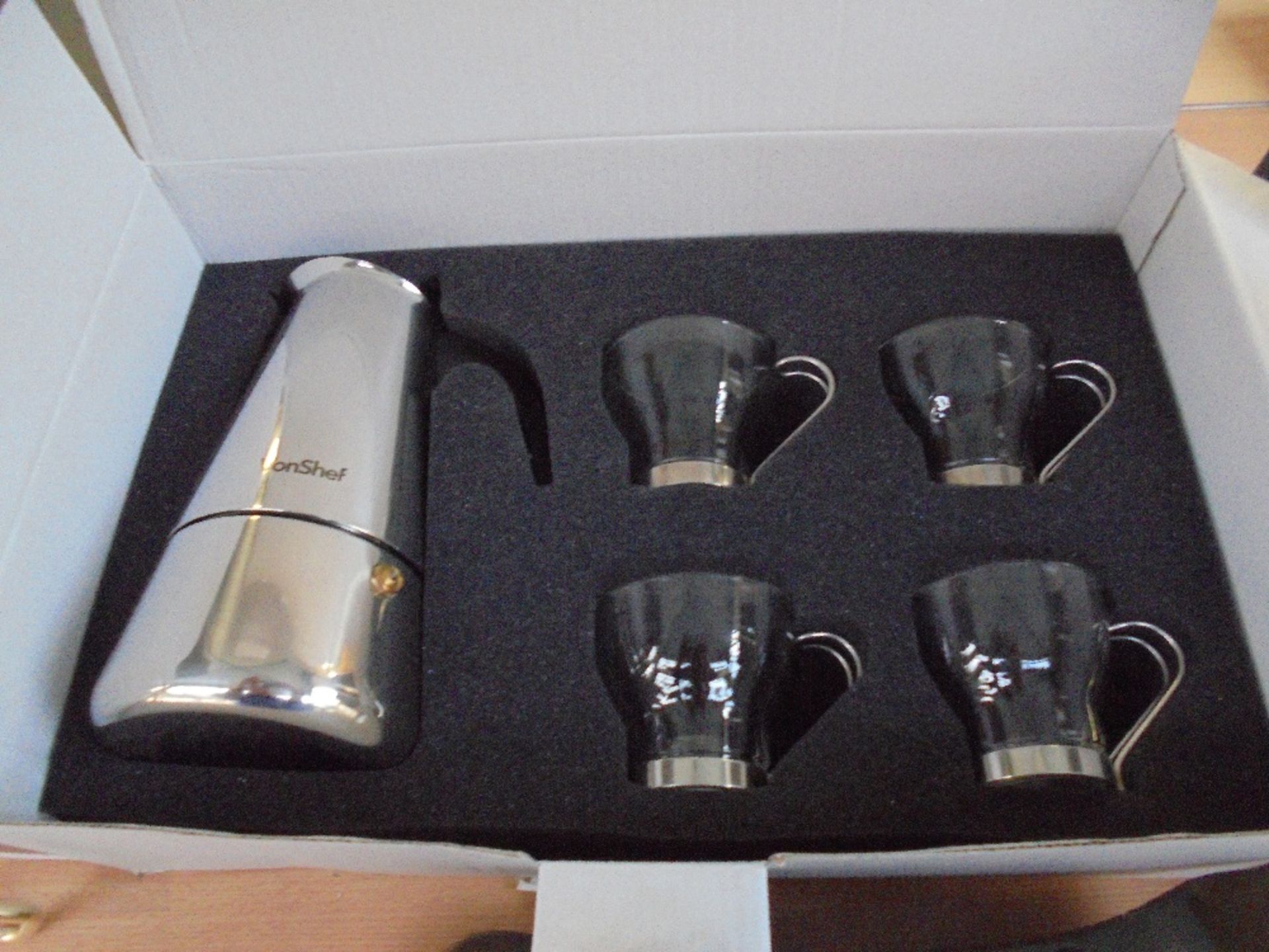 6 Cup Expresso Maker with 4 Cups new & boxed Please note by Bidding on this item you agree to the