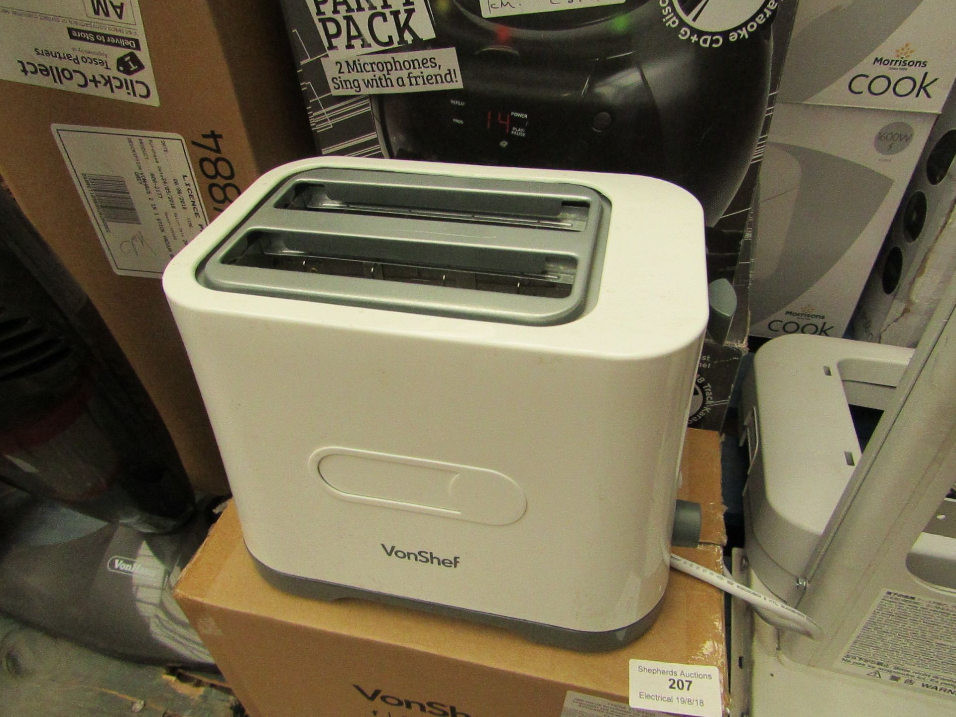 White compact 2 slice toaster, tested working and boxed. Please note by bidding on this item you