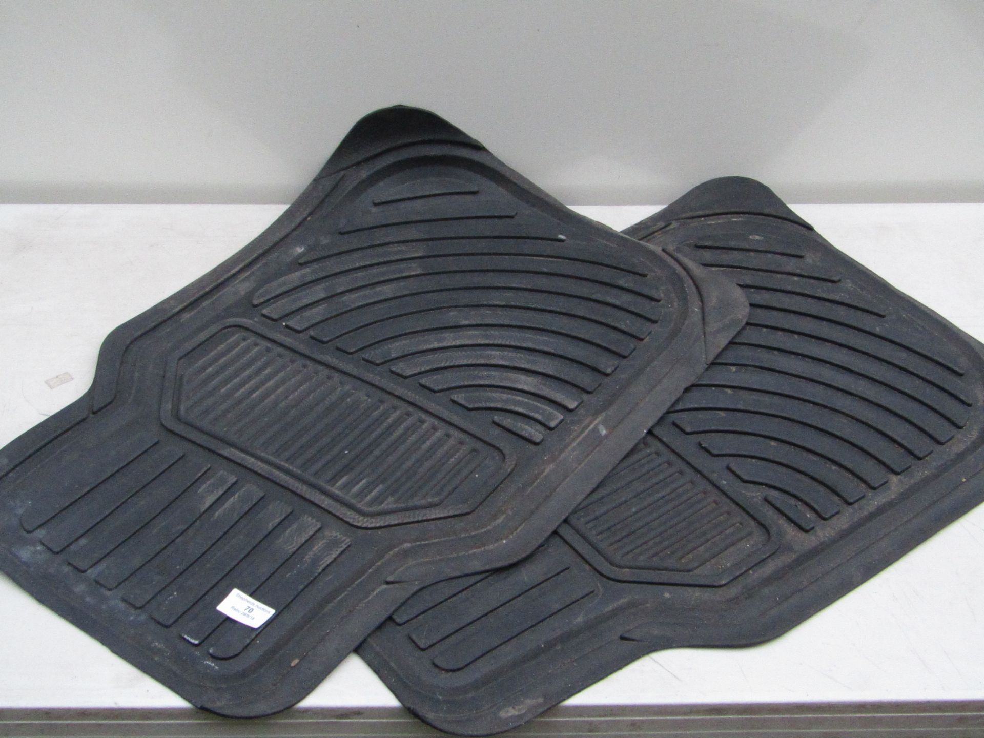 Set of 2 car mats.