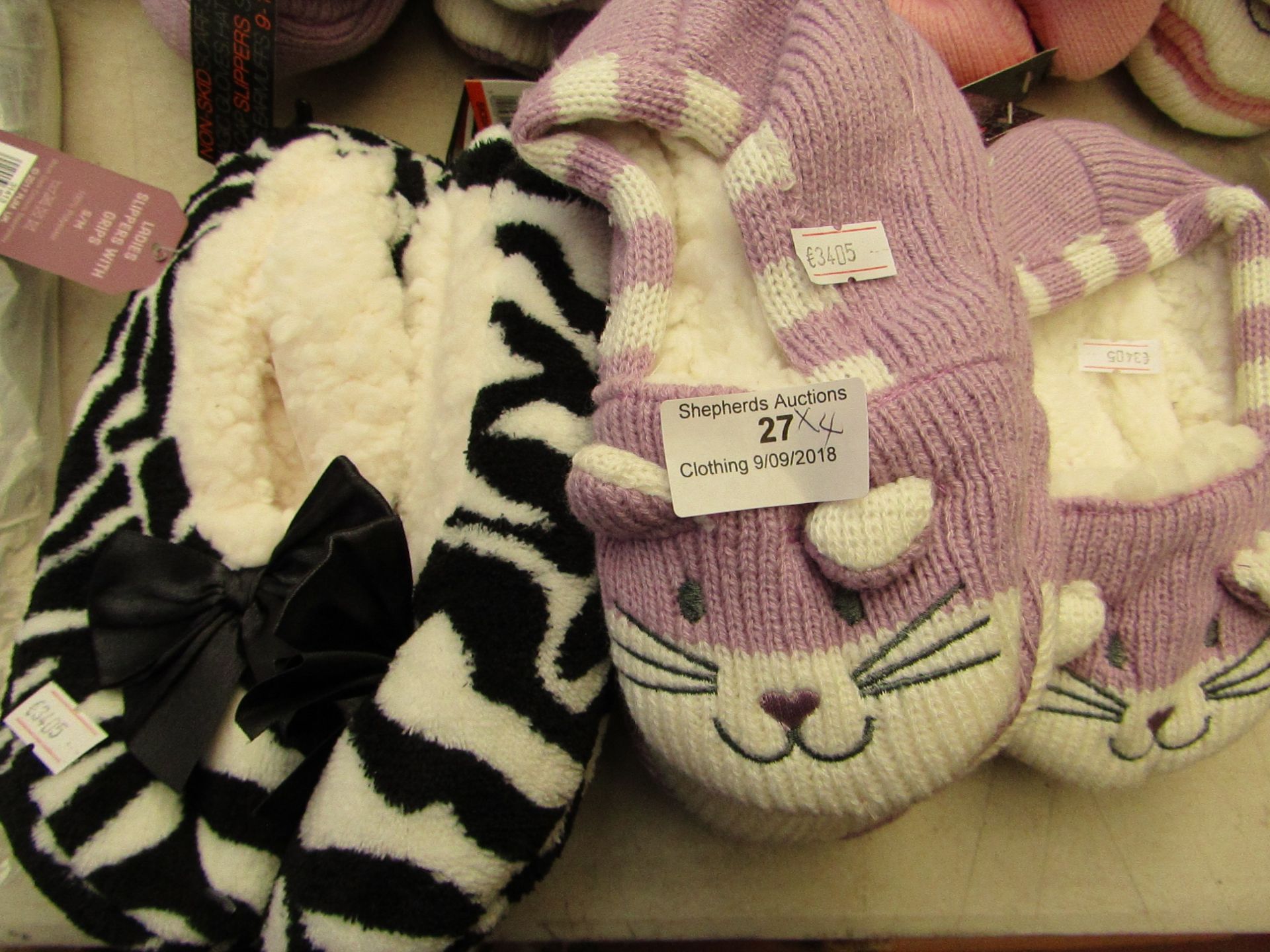 4 X Items in this lotbeing..1 X Ladies Foxbury slippers with grips size Small,3 X Childrens slippers