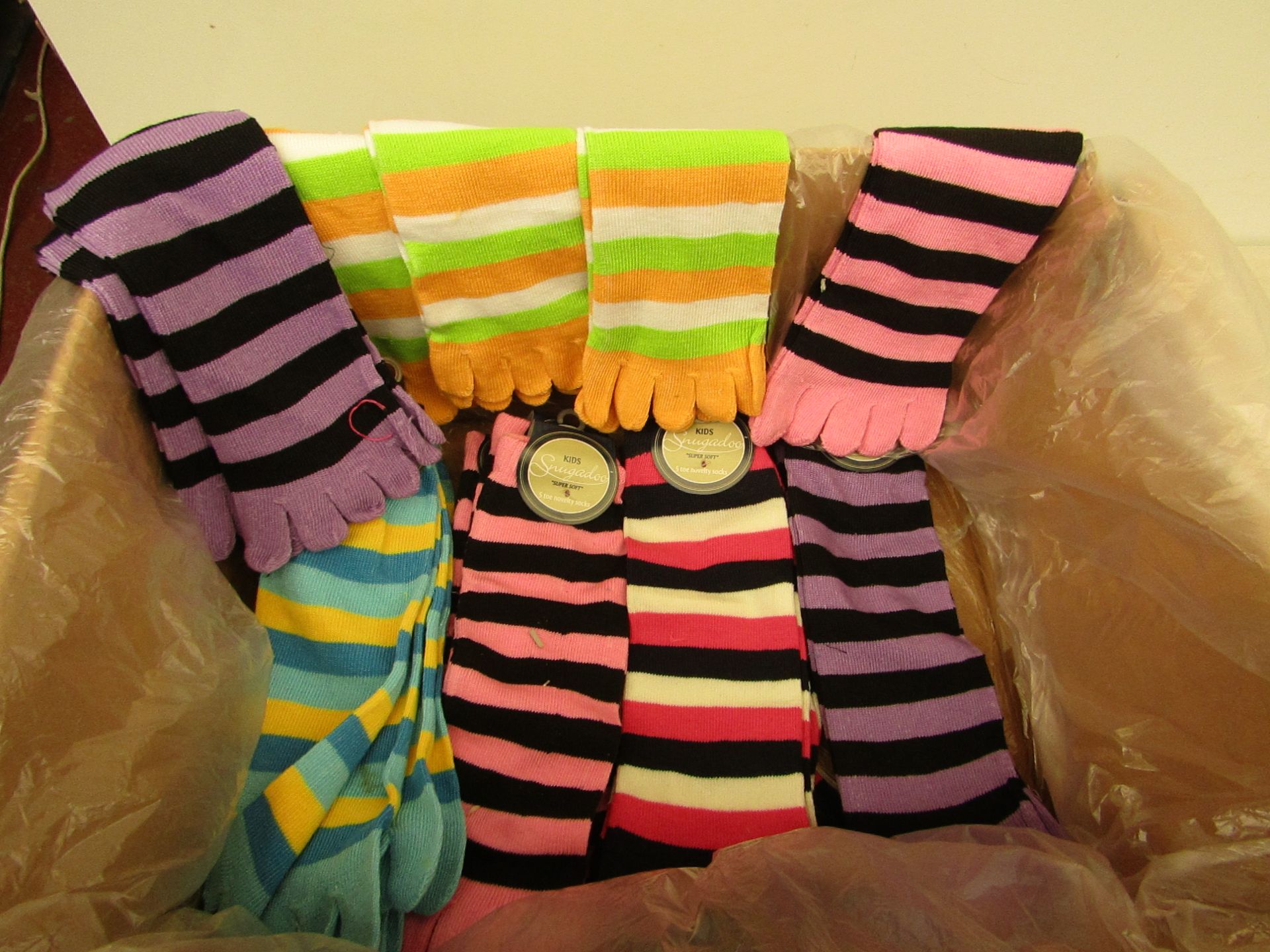 Approx 19  X Pairs of Snugadoos novelty 5 toe socks childrens various colours all new in packaging