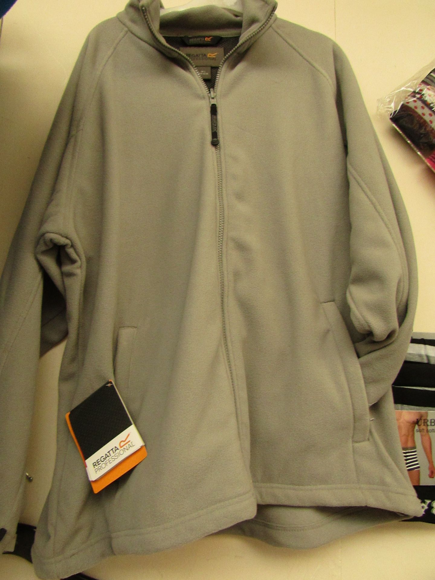 Regatta Fleece grey ( full front zip with zipped pockets ) size L new in packaging