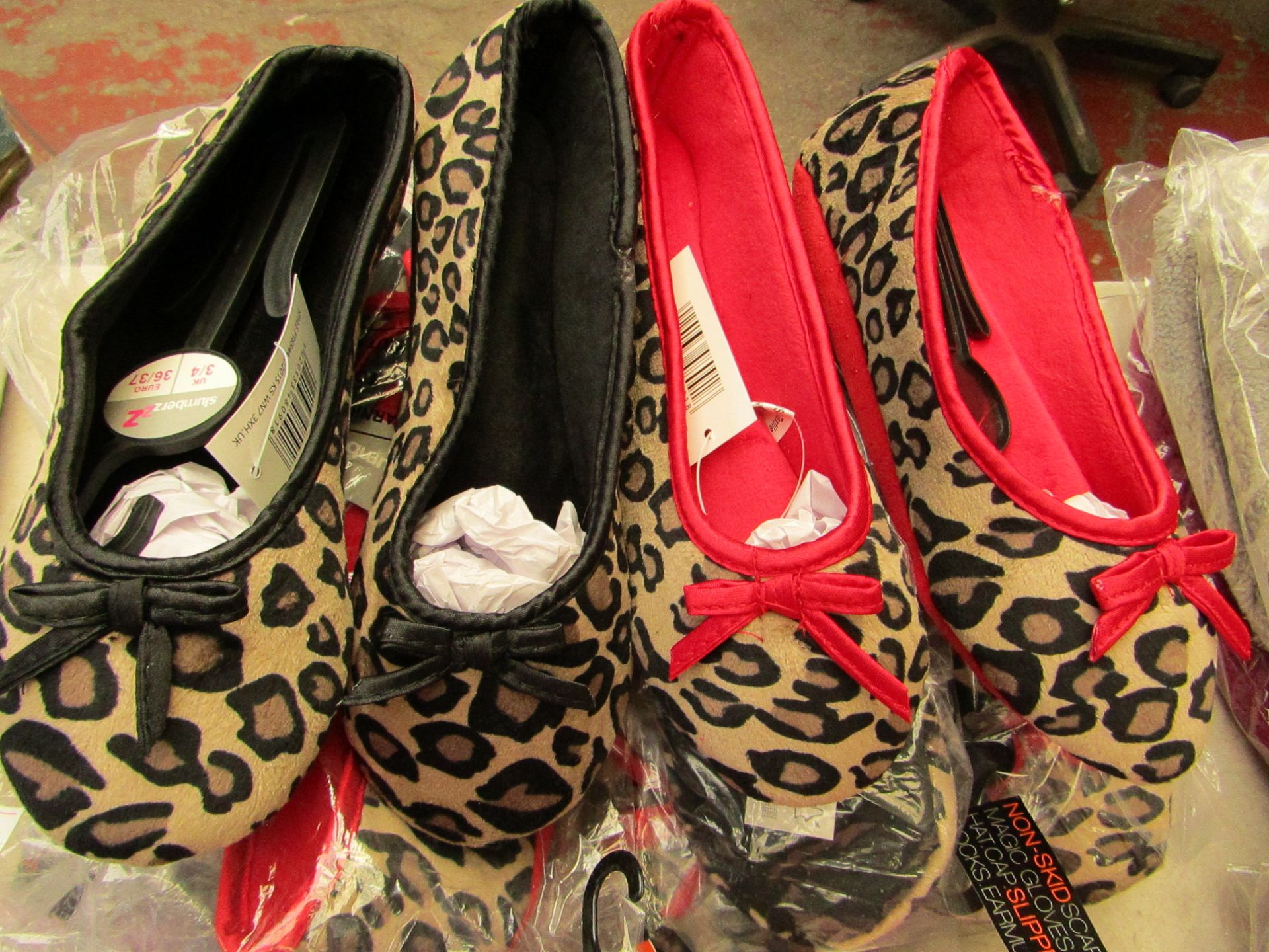 6 X Animal Print ladies Slumberz house shoes 2 are size 7-8 the other 4 are size 3-4 all new in