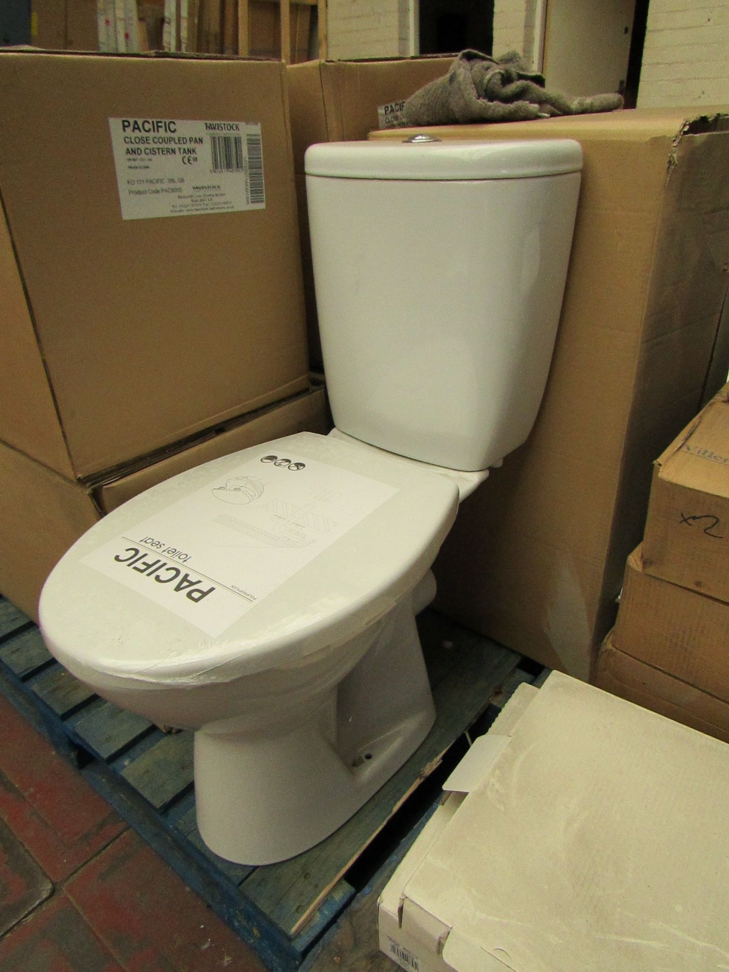 Pacific close coupled toilet pan, cistern to match (with flush system) & toilet seat to match. All