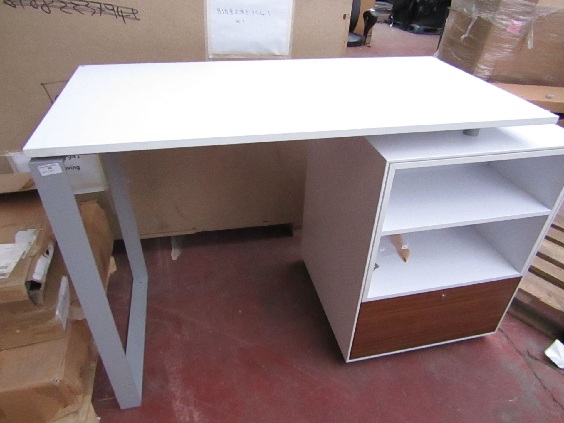 Large promotional desk with lockable draw (size: H- 87cm W- 135cm D- 60cm, RRP £1,060.07, this