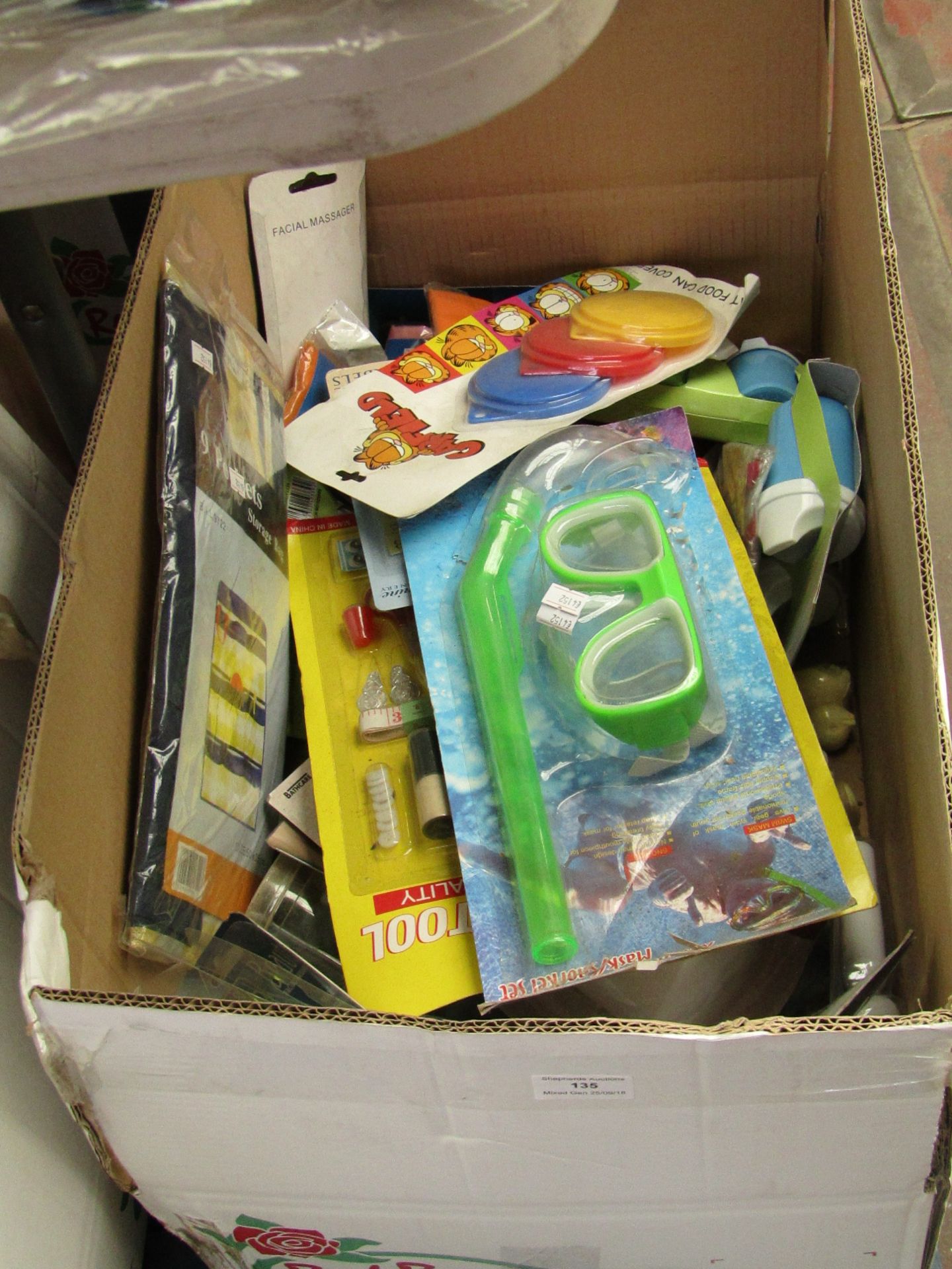 Box containing approx 20x Various items, such as: swim mask & snorkel set, garfield food can covers,