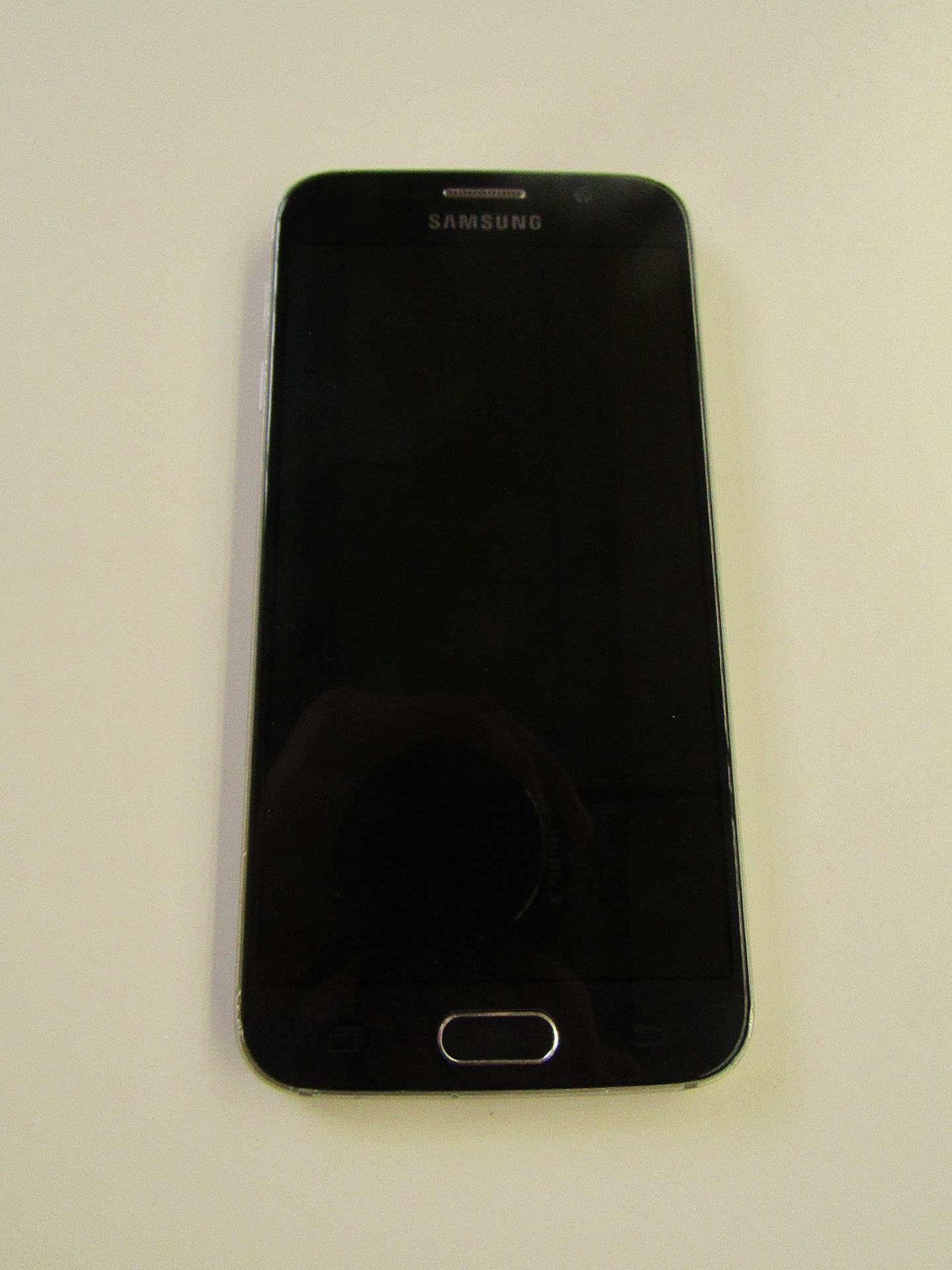 Samsung Galaxy S6 Slim black sapphire, 32GB, powers on but has faulty screen. Comes with box.