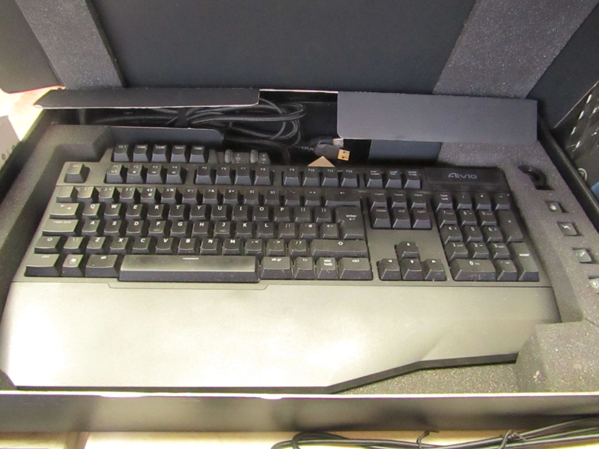 Gigabyte osmium Alivia mechanical gaming keyboard, RRP circa £60, tested working and lights up