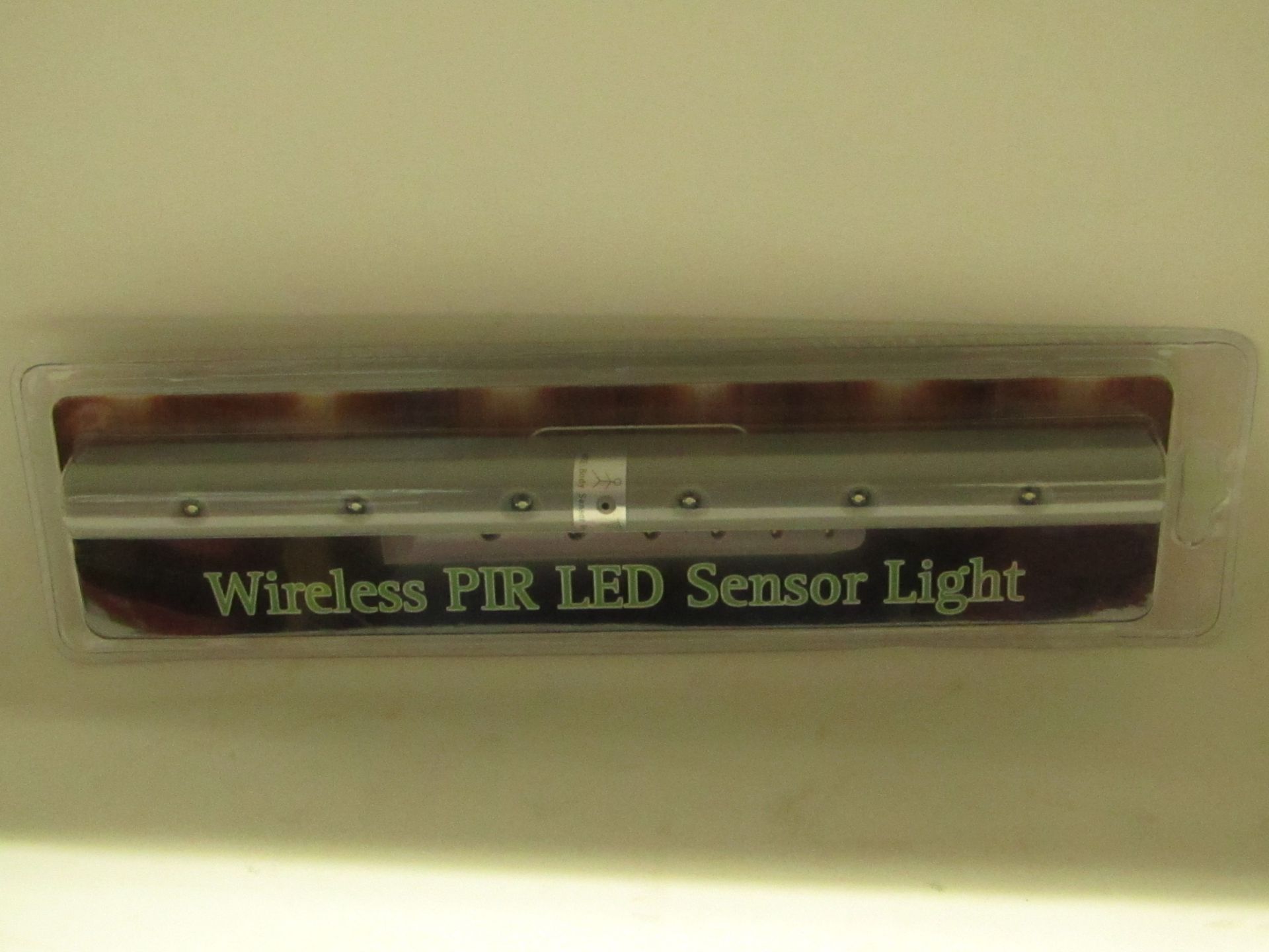 5x LED Sensor lights, new in packaging