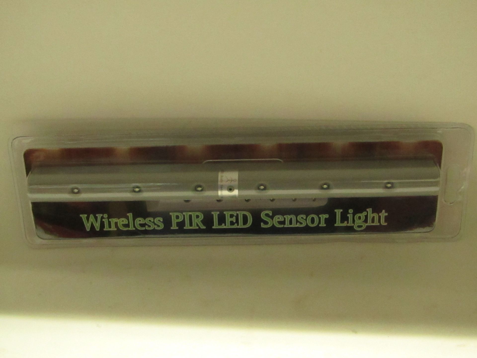 5x LED Sensor lights, new in packaging