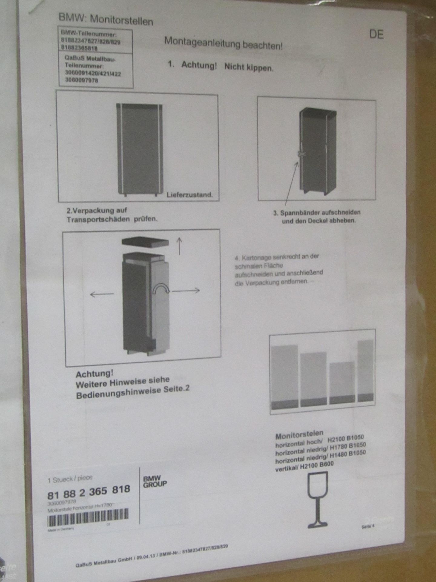 Display stele horizontal, H1780mm, 15mm toughened glass. Please Note: by bidding on this item you