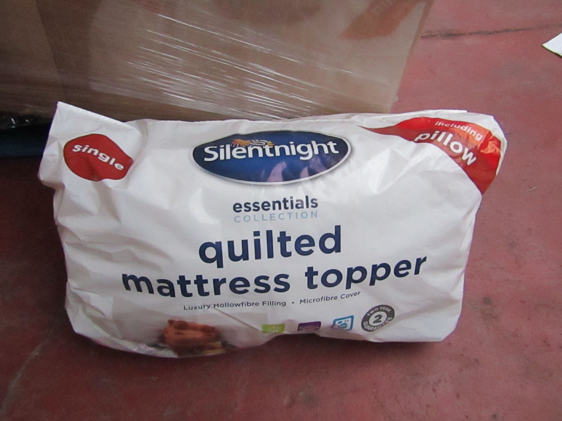 Silent Night Essentials Collection quilted mattress topper and pillow set, size single, brand new