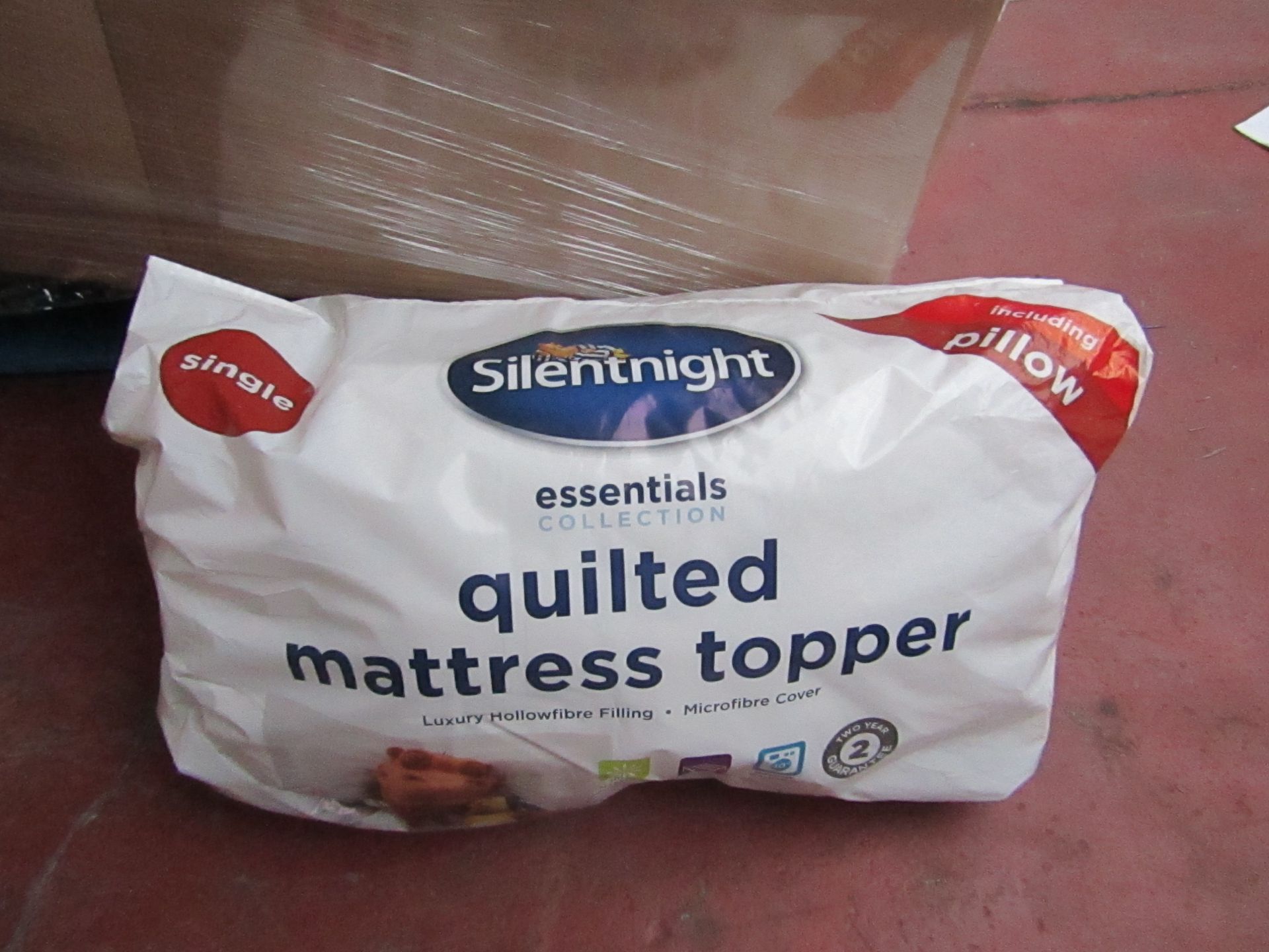 Silent Night Essentials Collection quilted mattress topper and pillow set, size single, brand new