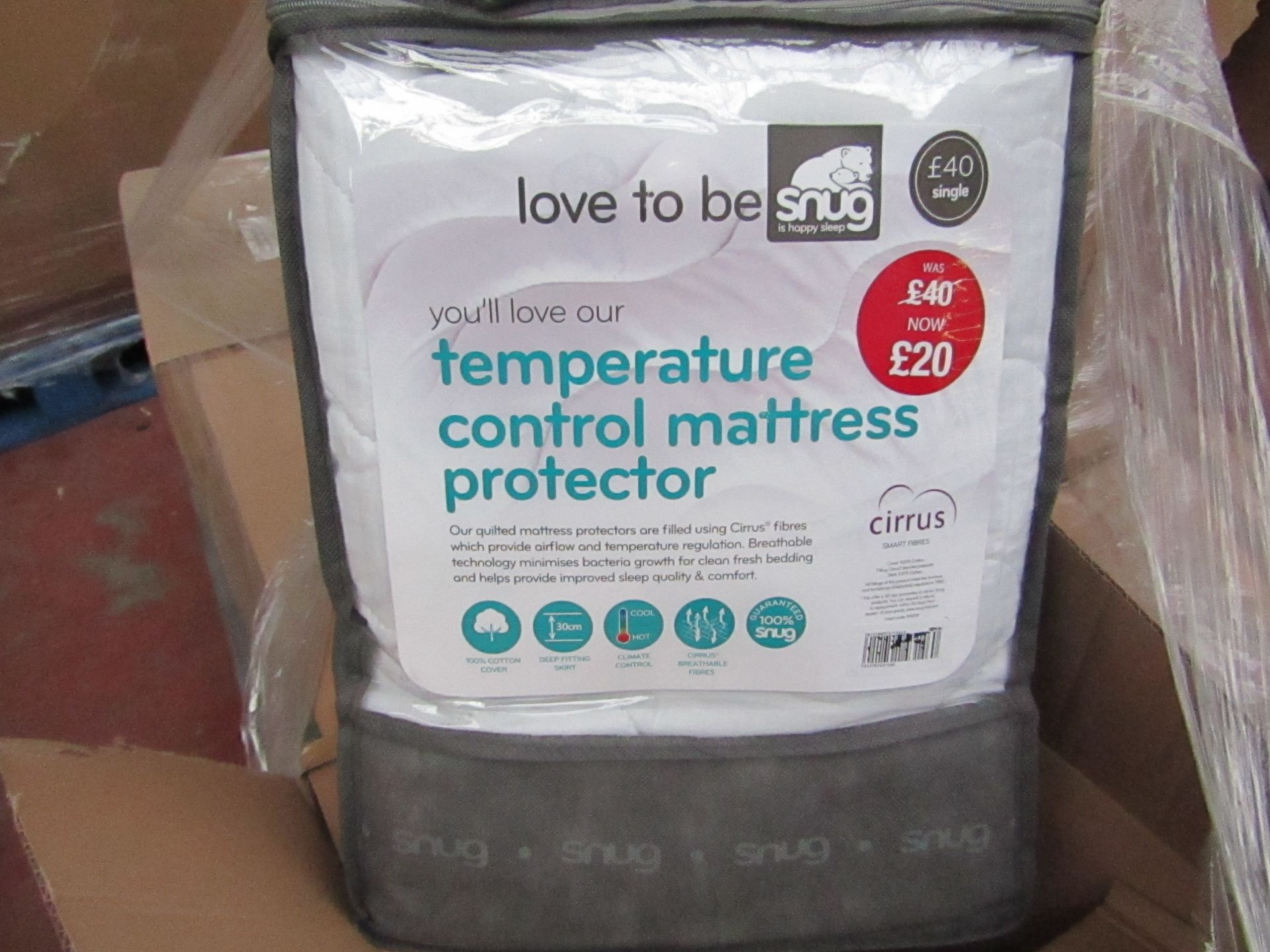 Snug Single Temperature control Mattress Protector, new in carry bag, RRP £40