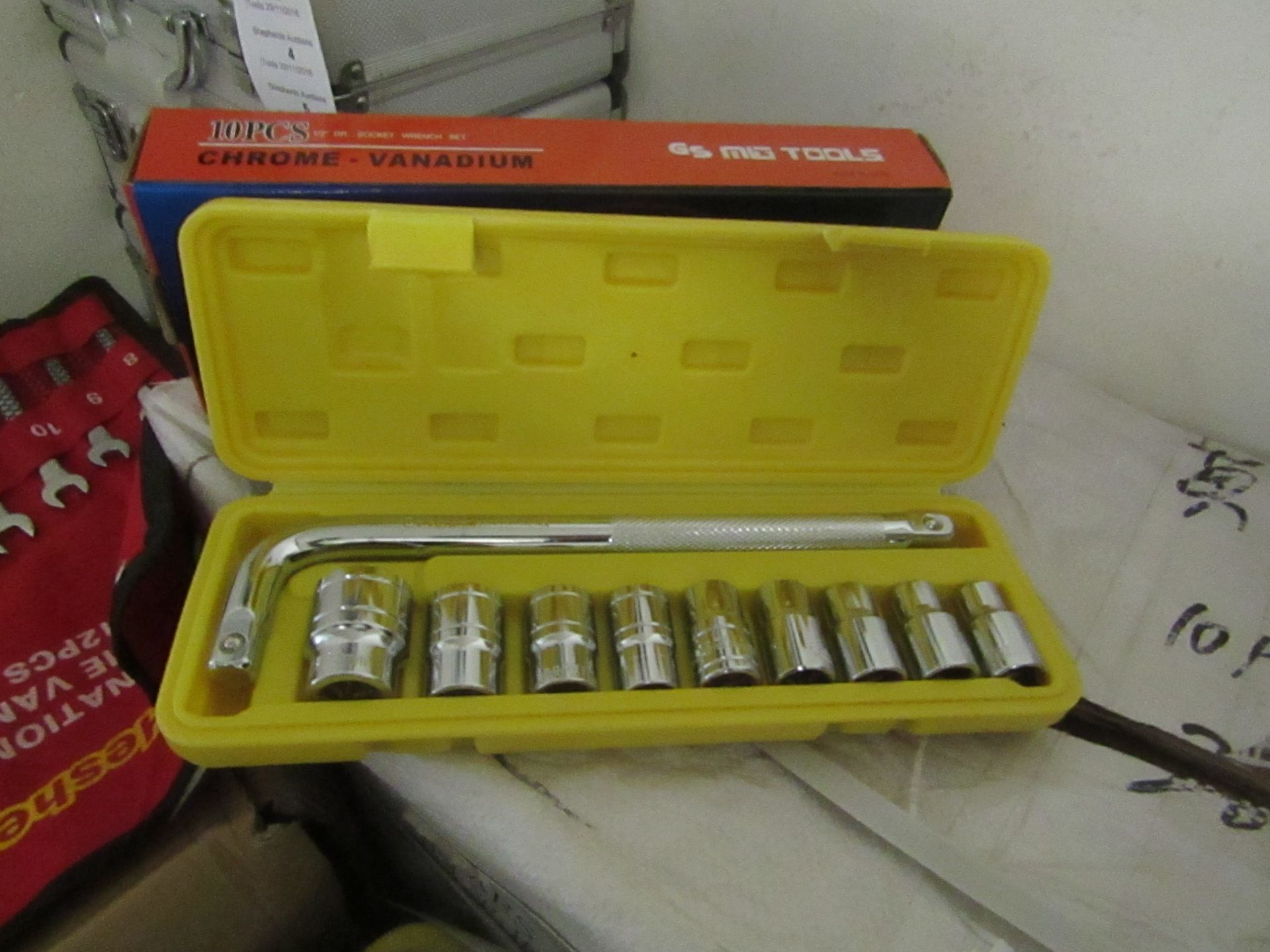 10 piece Chrome Vanadium Socket set with Handle in carry case, new