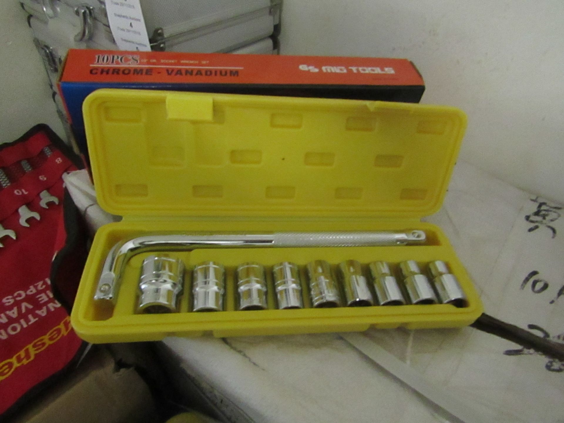 10 piece Chrome Vanadium Socket set with Handle in carry case, new