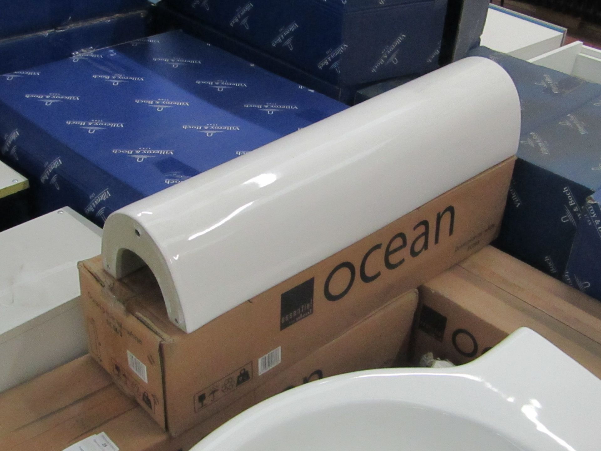 Ocean full pedestal - white. New & boxed.