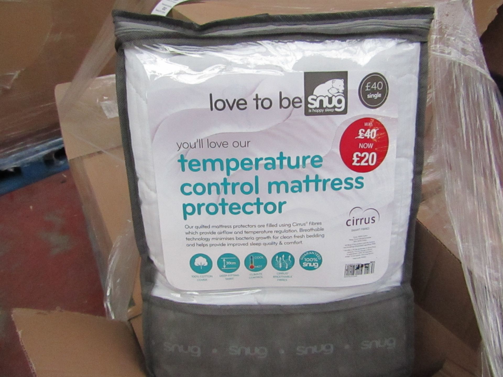 Snug Single Temperature control Mattress Protector, new in carry bag, RRP £40