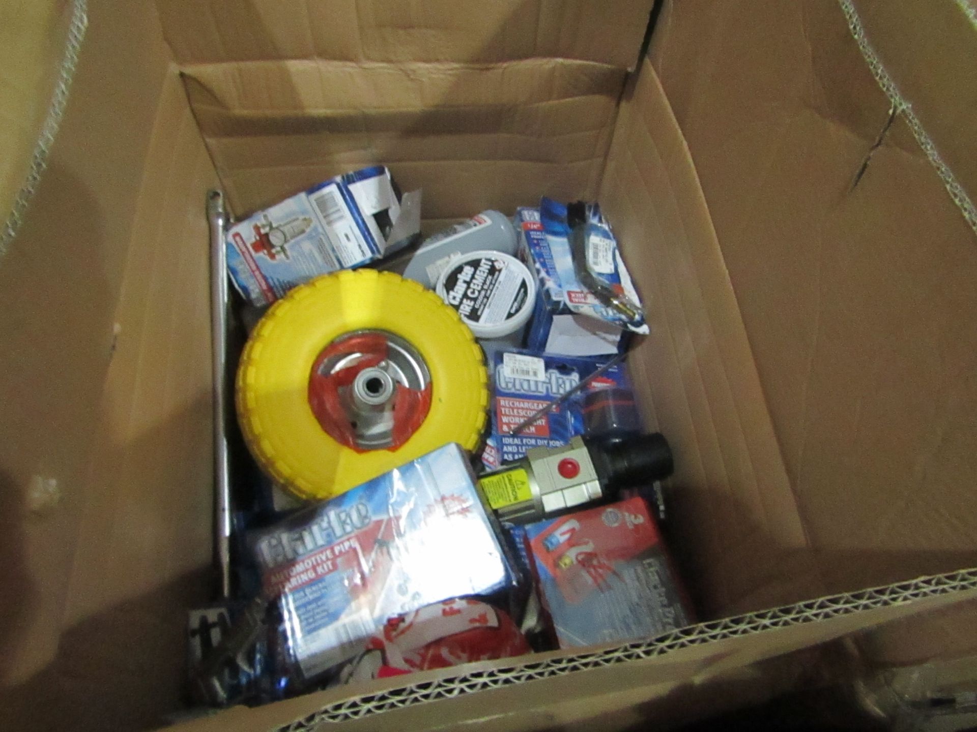 Box of approx 50x various Clarke items Please note; this is a raw return and unchecked lot. The