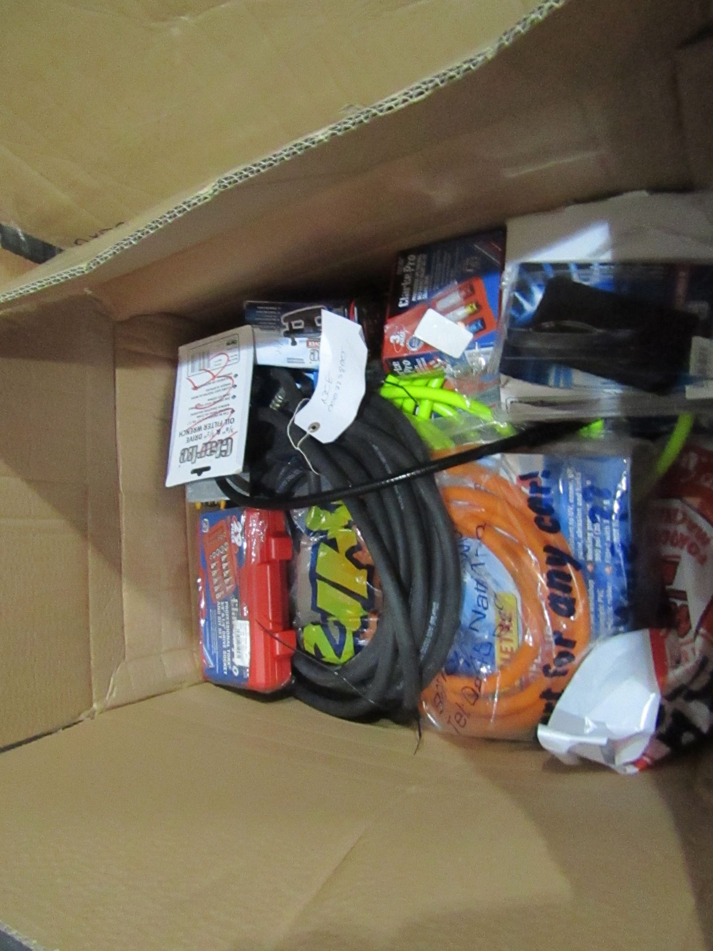 Box of approx 34x various Clarke items Please note; this is a raw return and unchecked lot. The