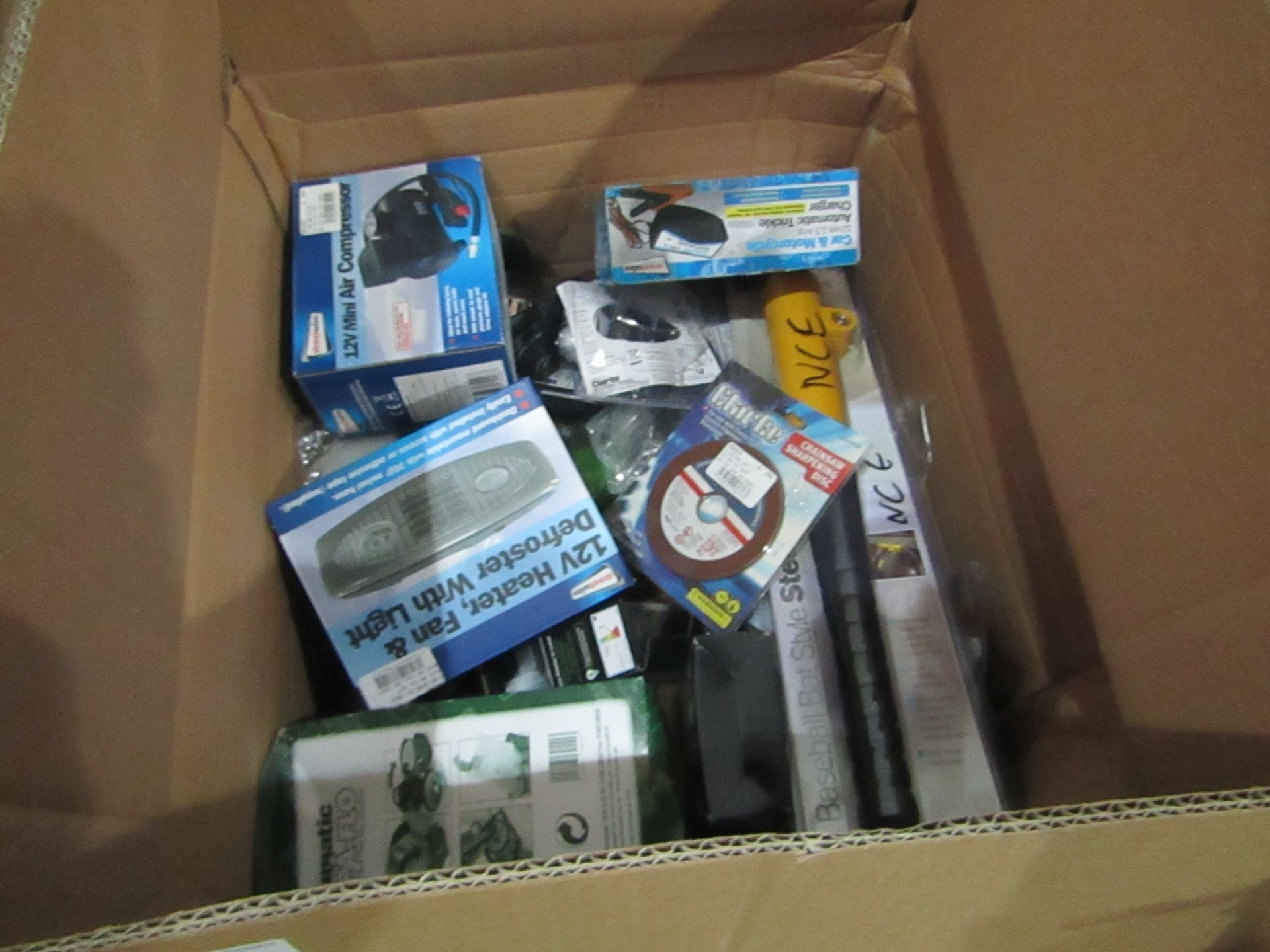 Box of approx 49x various Clarke items Please note; this is a raw return and unchecked lot. The