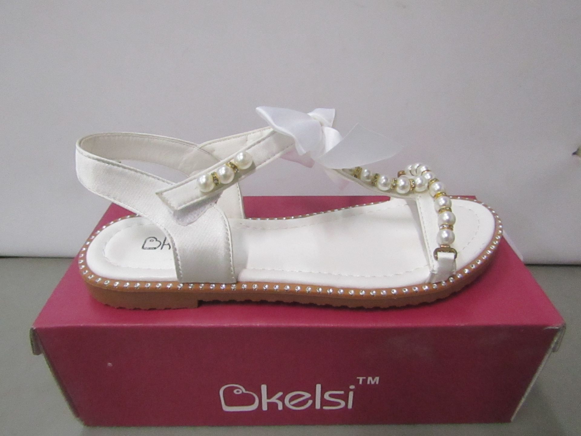 Kelsi Girls sandal with bead design and bow on the front size 1 new & boxed