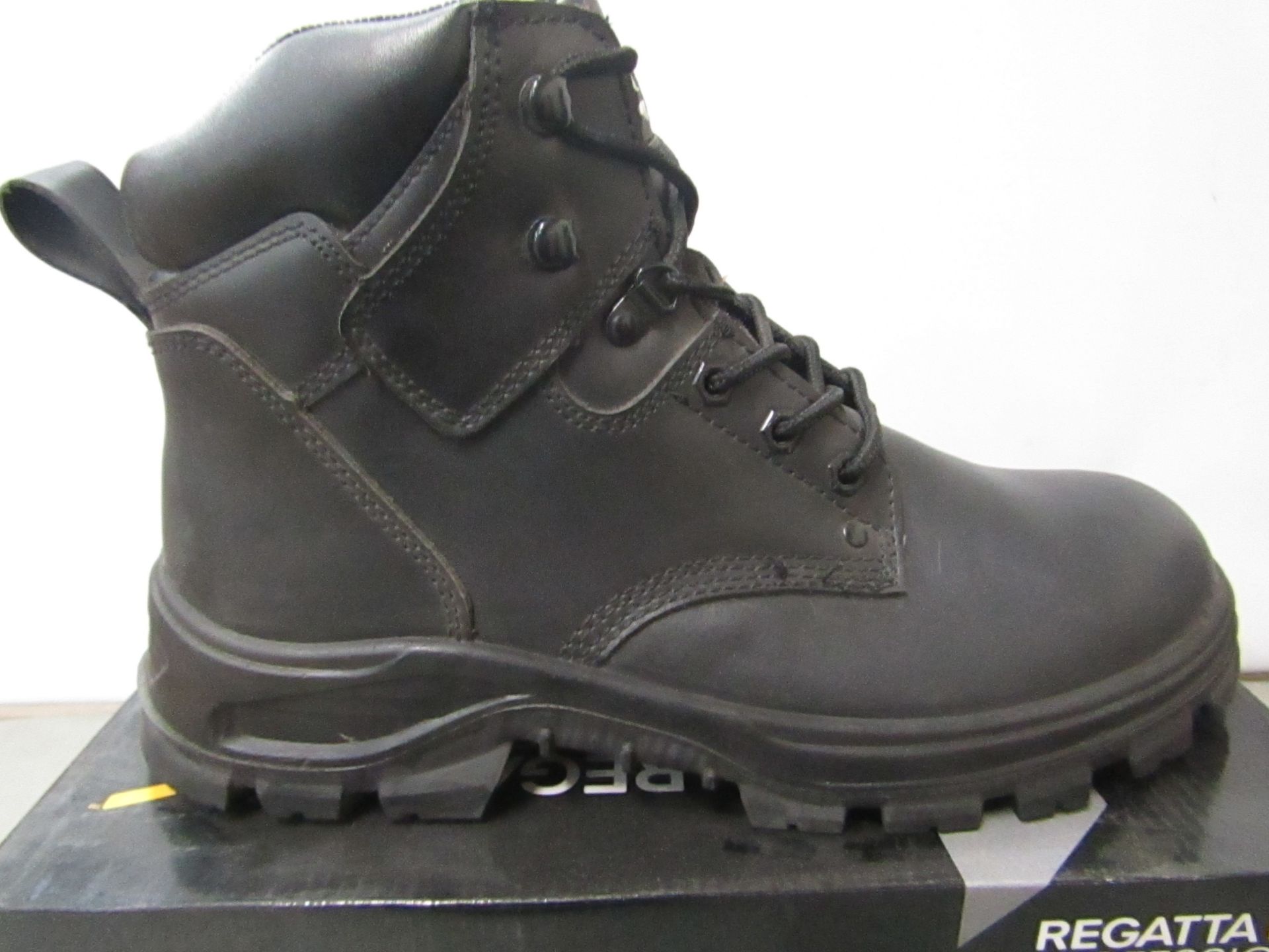 Regatta Crumpsall safety boot size 7 new & boxed