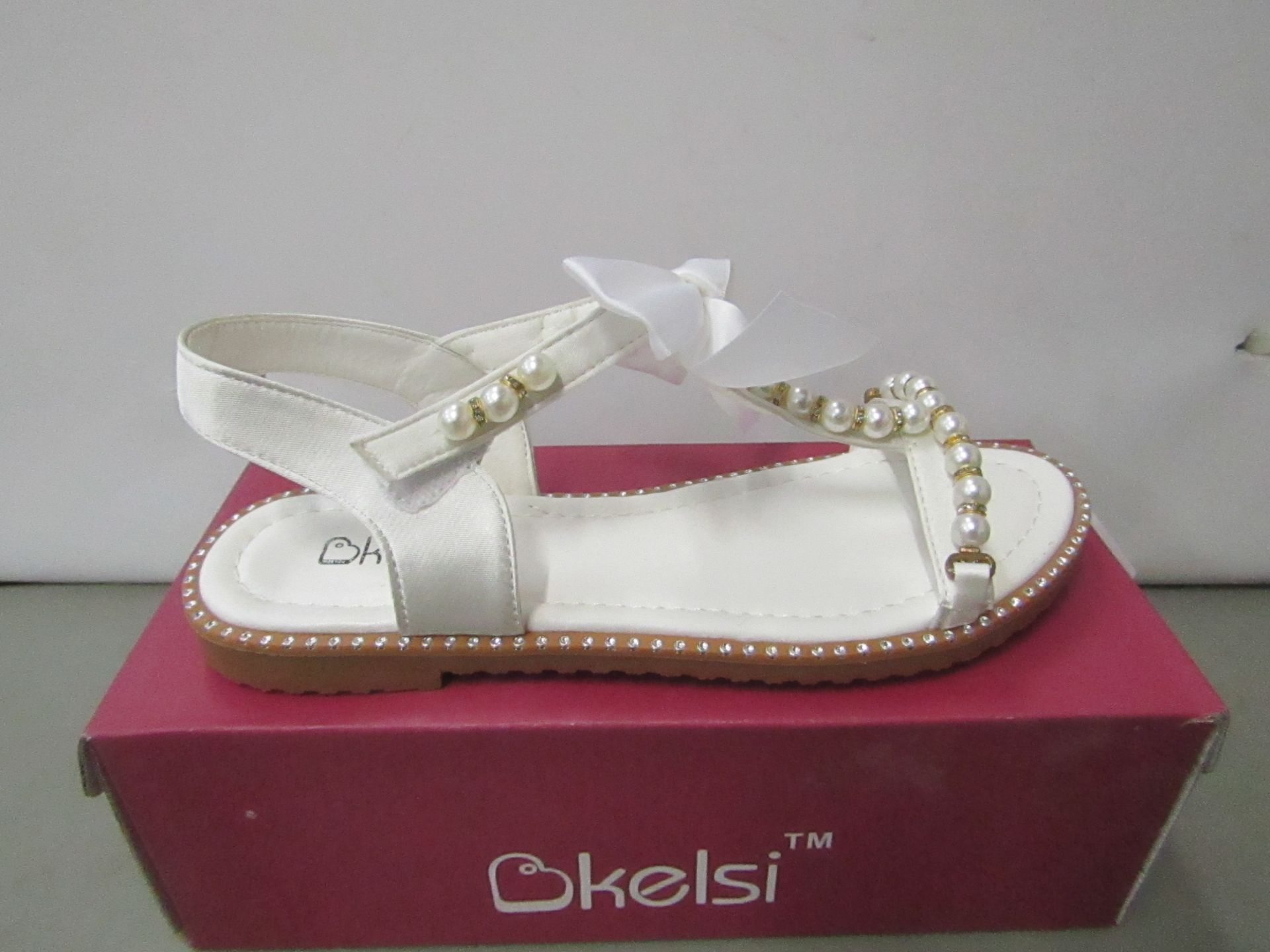 Kelsi Girls sandal with bead design and bow on the front size 1 new & boxed