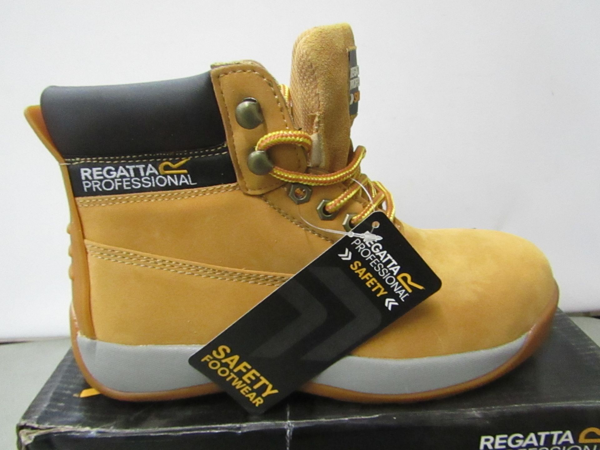 Regatta Telford honey safety boot size 7 new & boxed