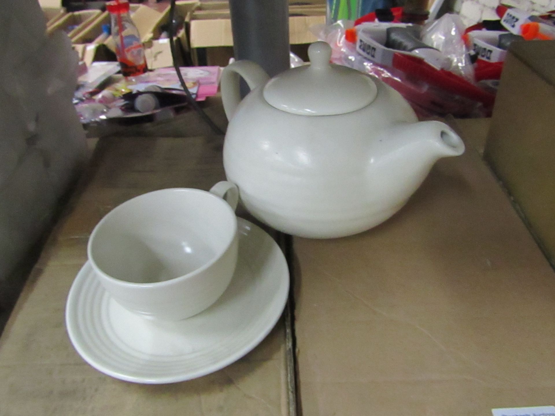 Cream Teapot and 4 Cups and saucers set, new