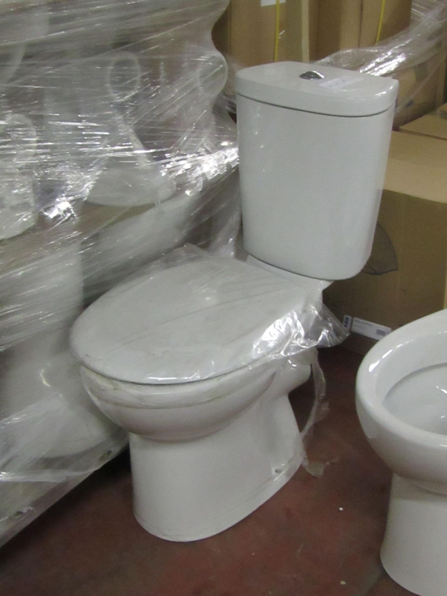 Unbranded Roca toilet pan with seat & cistern to match (also comes with flush system). All new &