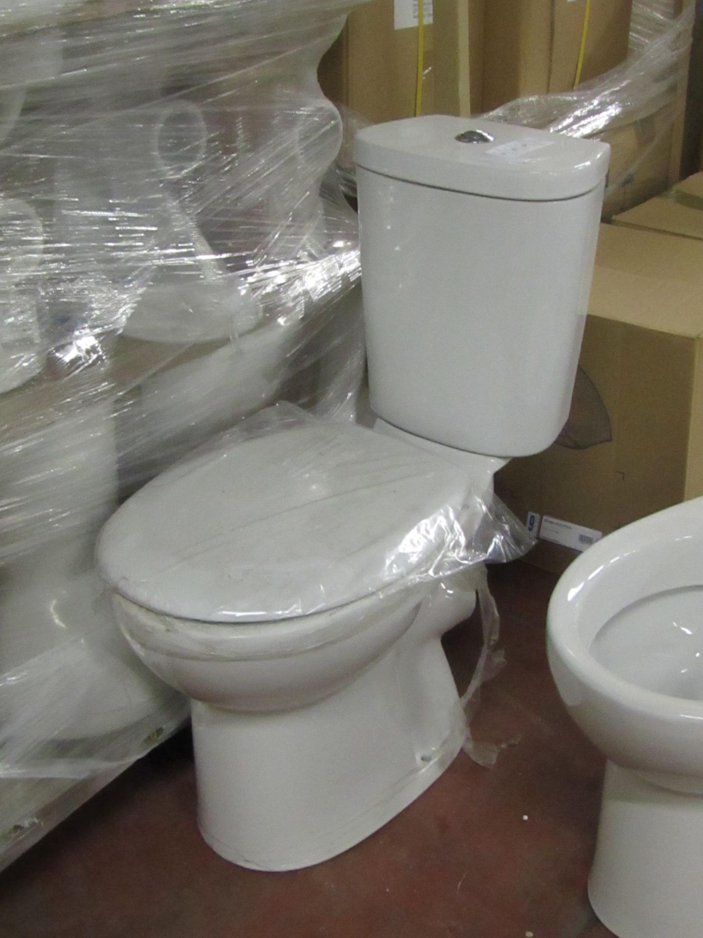 Unbranded Roca toilet pan with seat & cistern to match (also comes with flush system). All new &