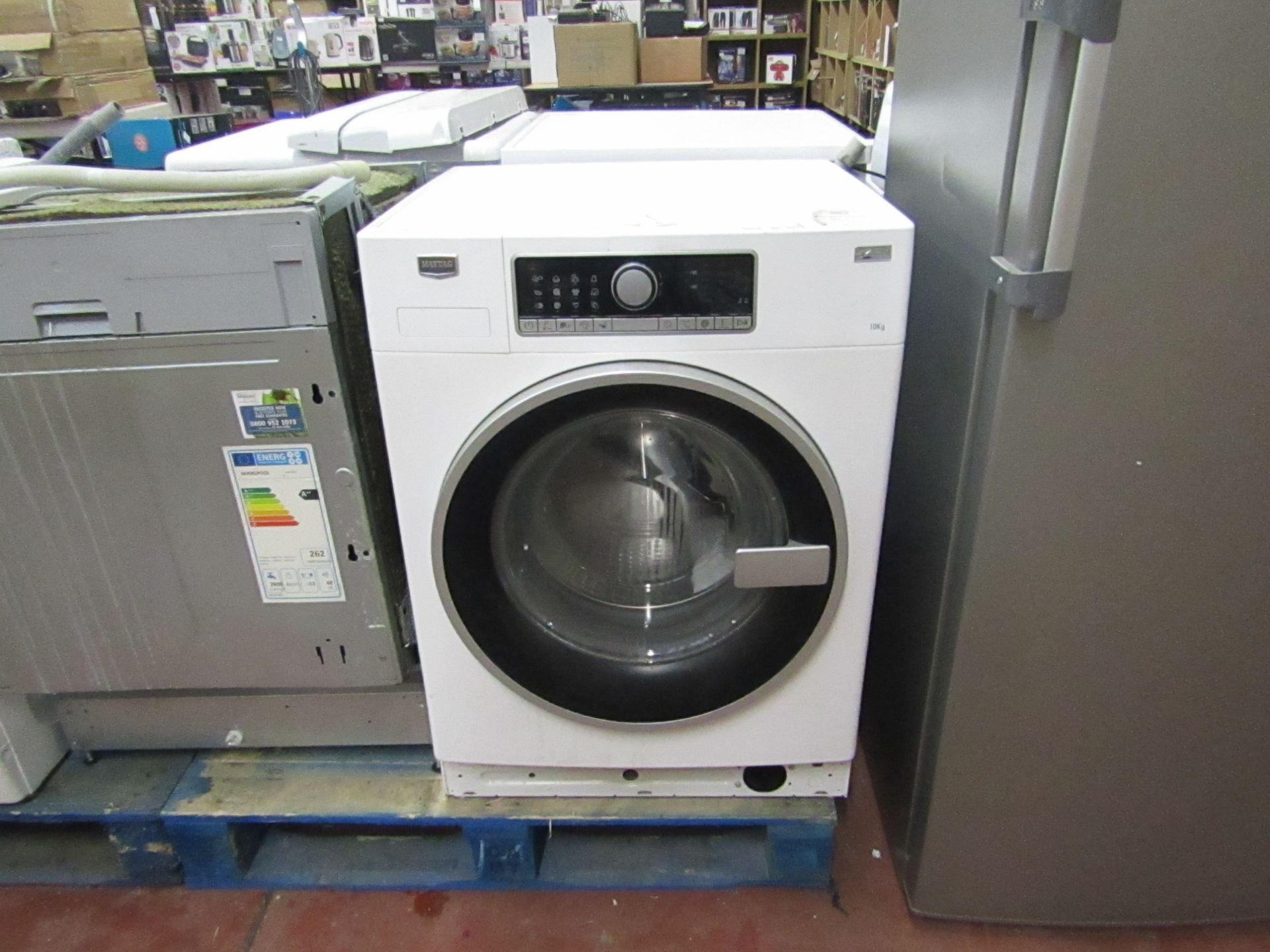 Maytag ZEN 10Kg washing machine, powers on.