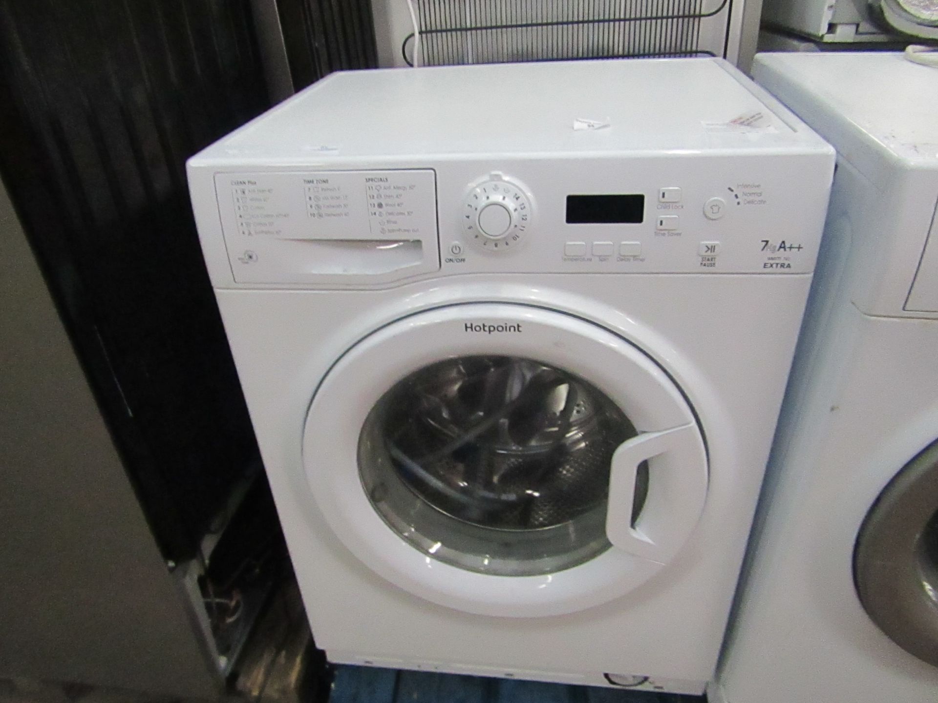 Hotpoint 7Kg A+++ washing machine, powers on and spins.